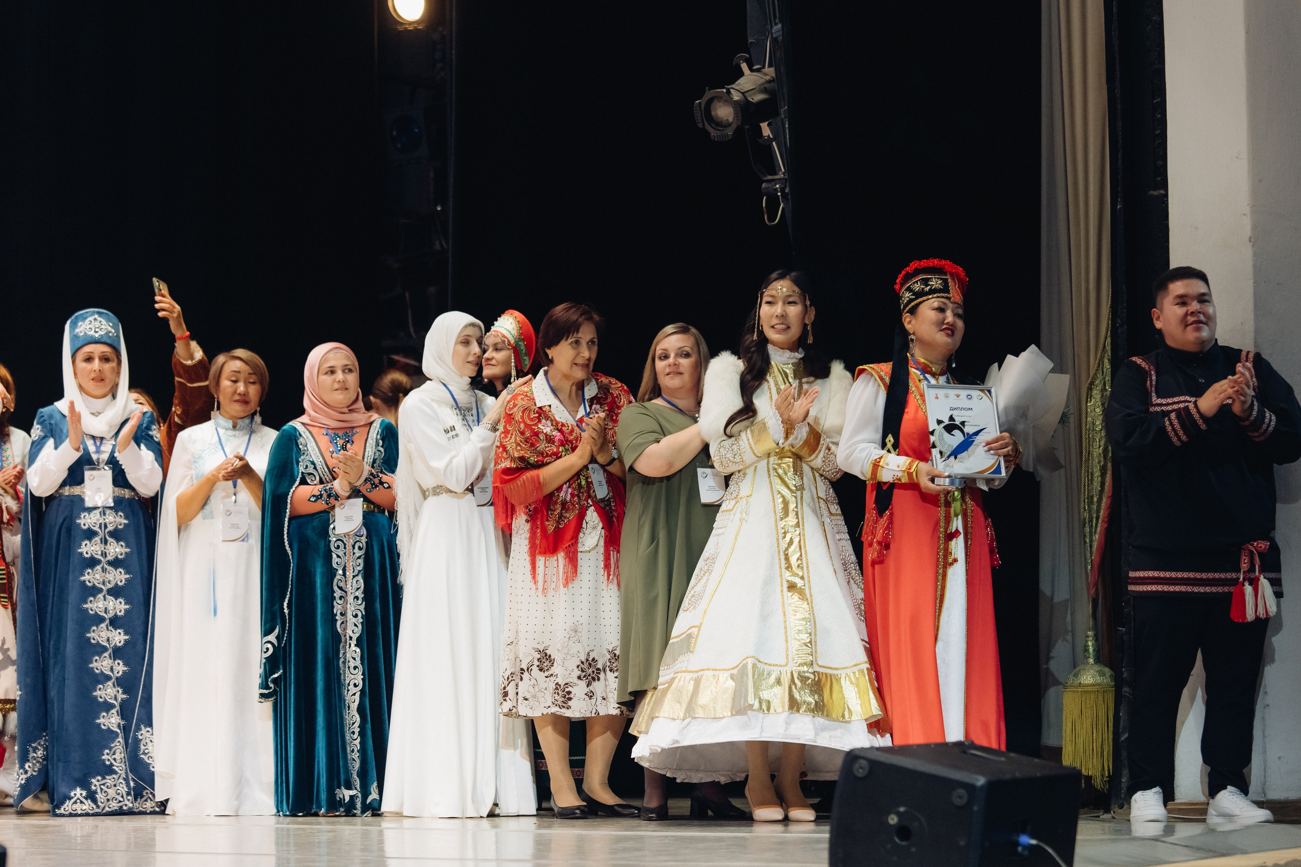 Лучший учитель родного языка и литературы 2025. Свадебный и семейный фотограф в Улан-Удэ