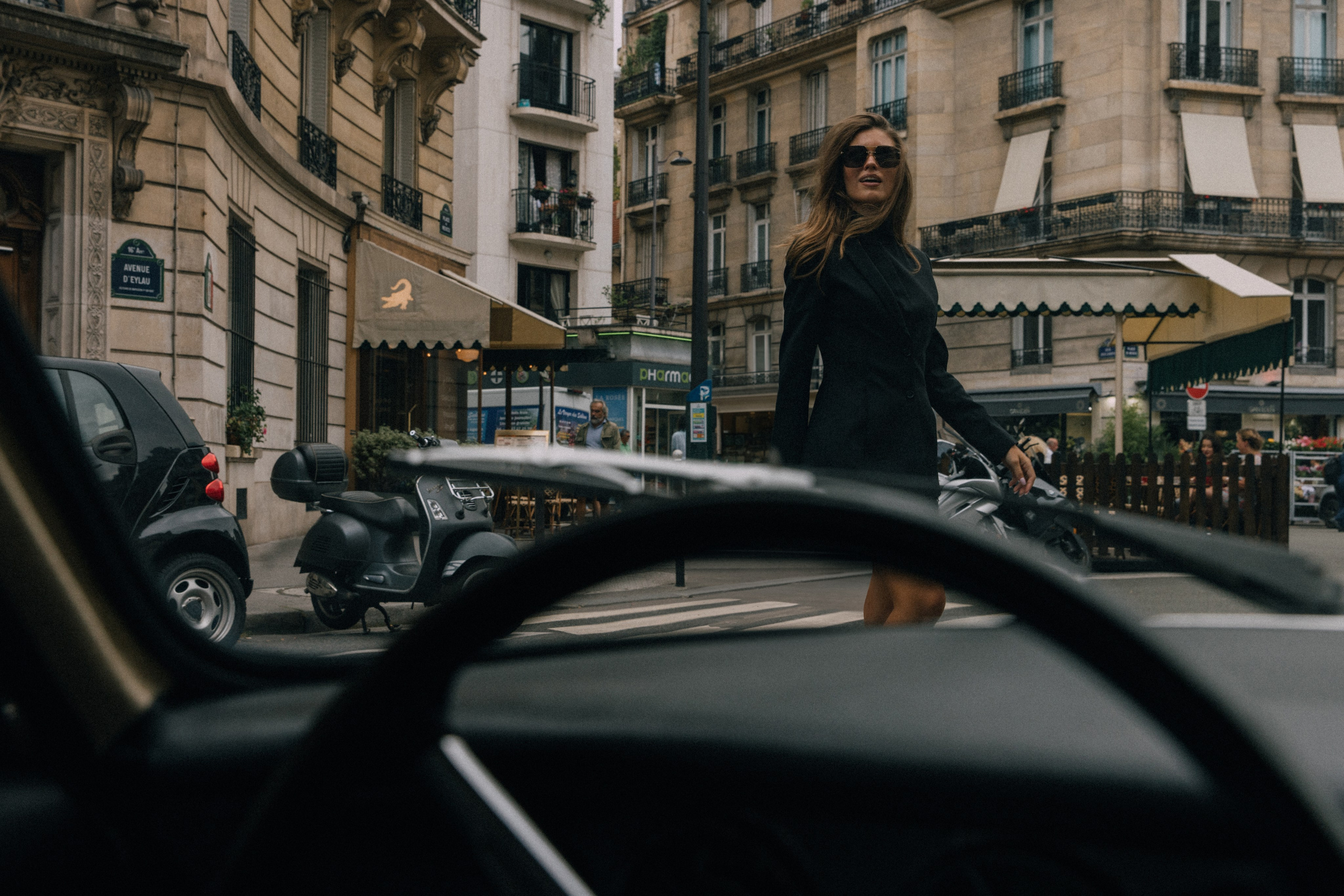 Hit the road. Photographer in Paris