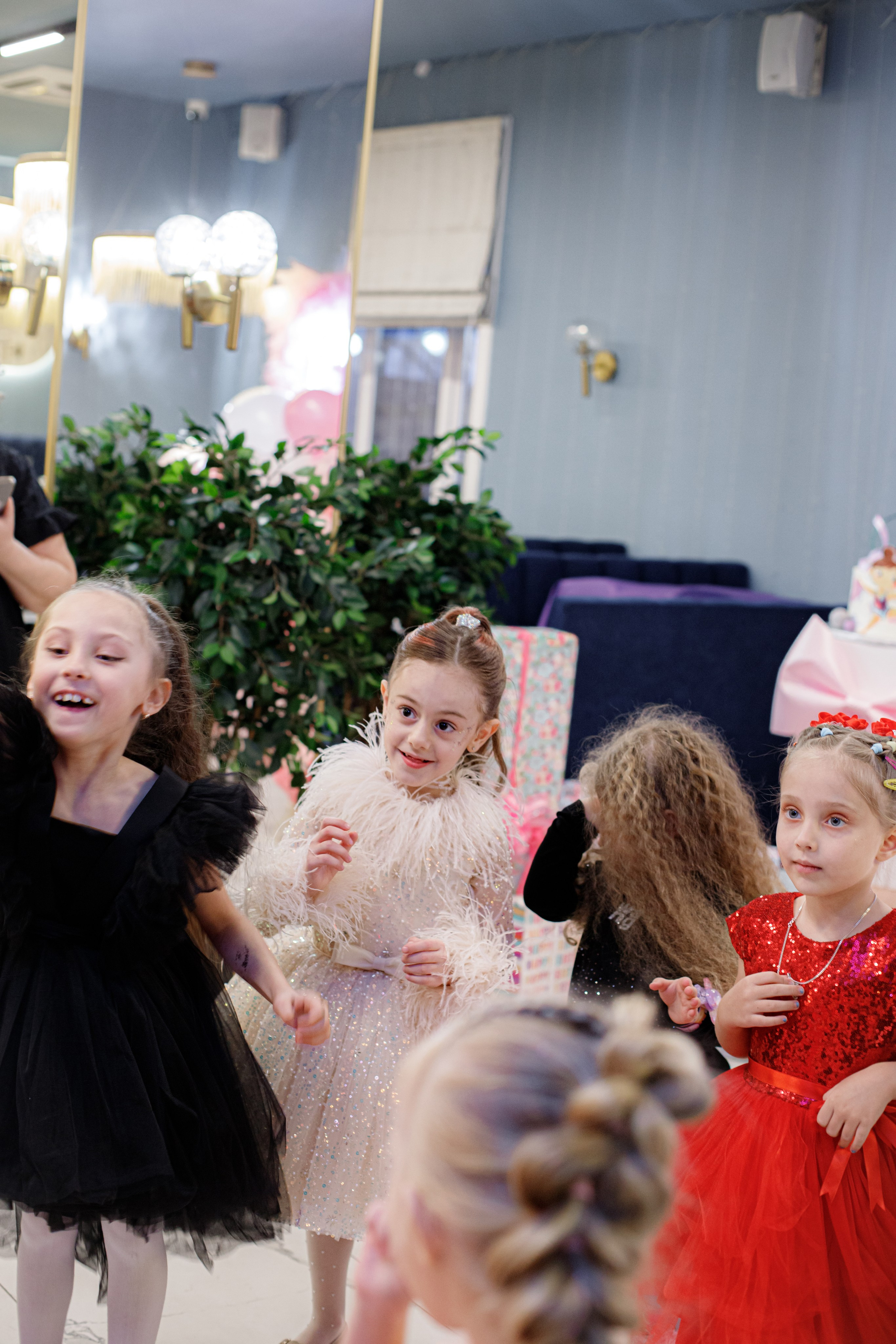 ASIA'S BIRTHDAY PARTY. Photokarish