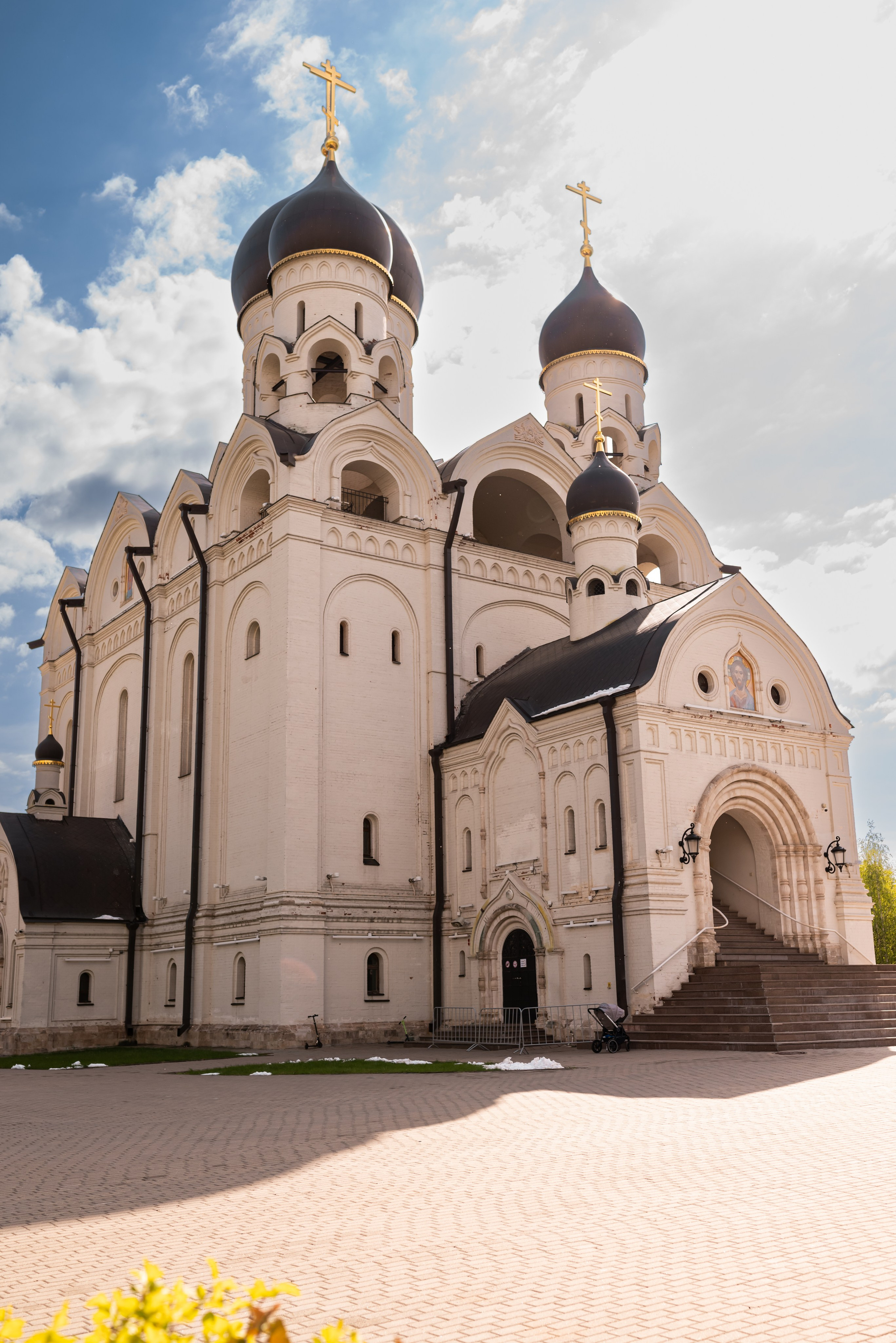 Крещение в храме Серафима Саровского  в Раеве г. Москва. Фотограф Ксения Огородова портфолио