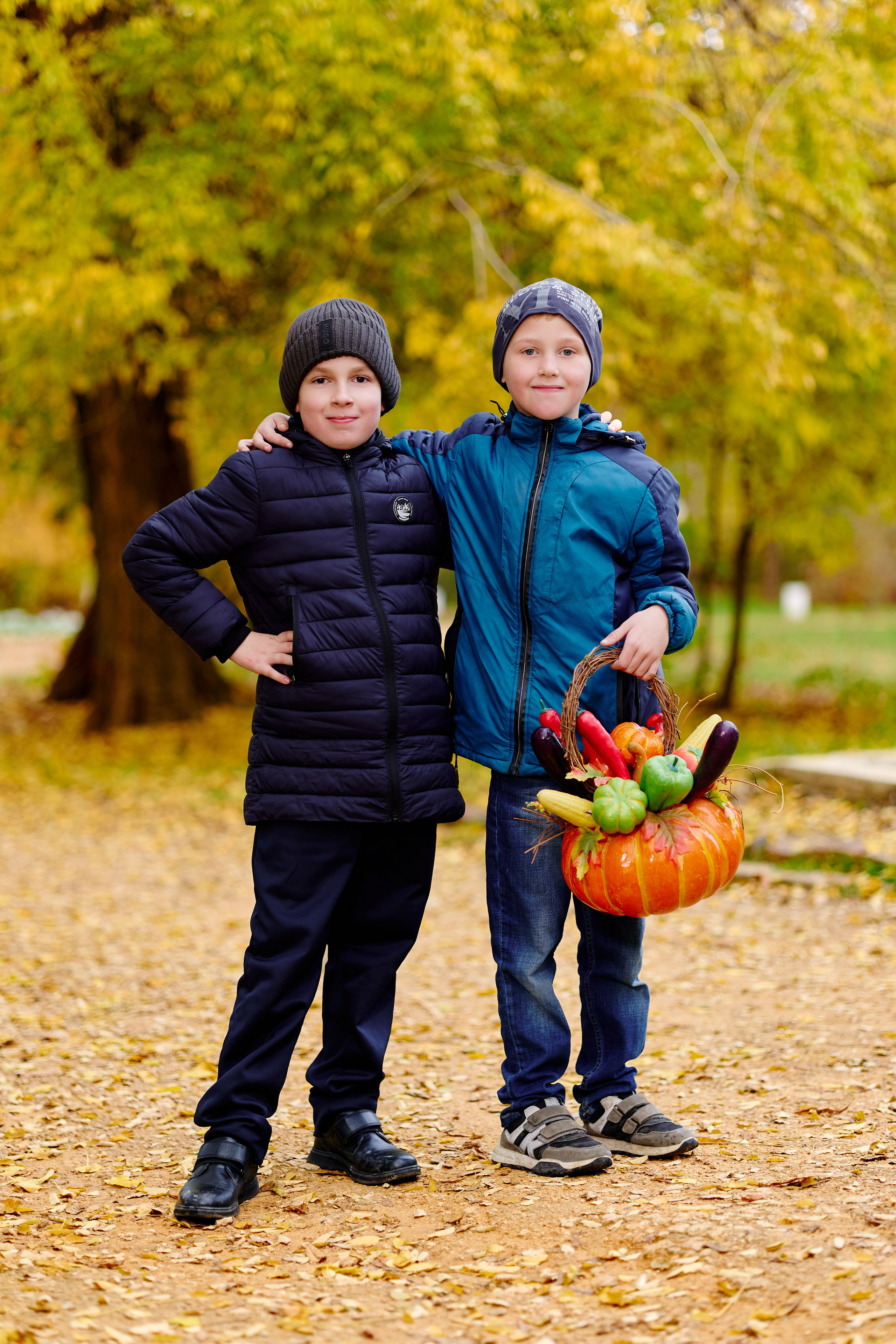 Прогулка в парке классом. Фотограф Выпускные альбомы Таганрог Сергей Коробченко