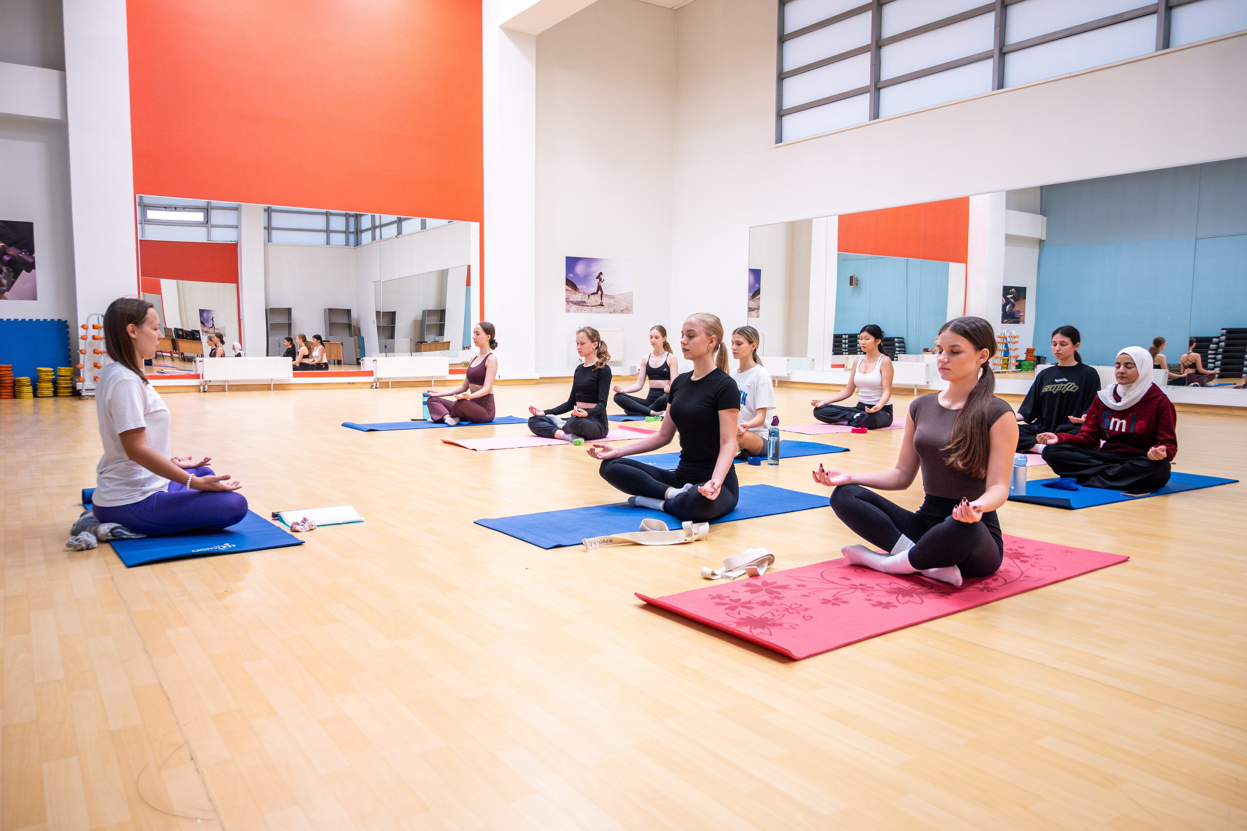 Открытое занятие по йоге. Репортажный и портретный фотограф во Владивостоке Денис Седов