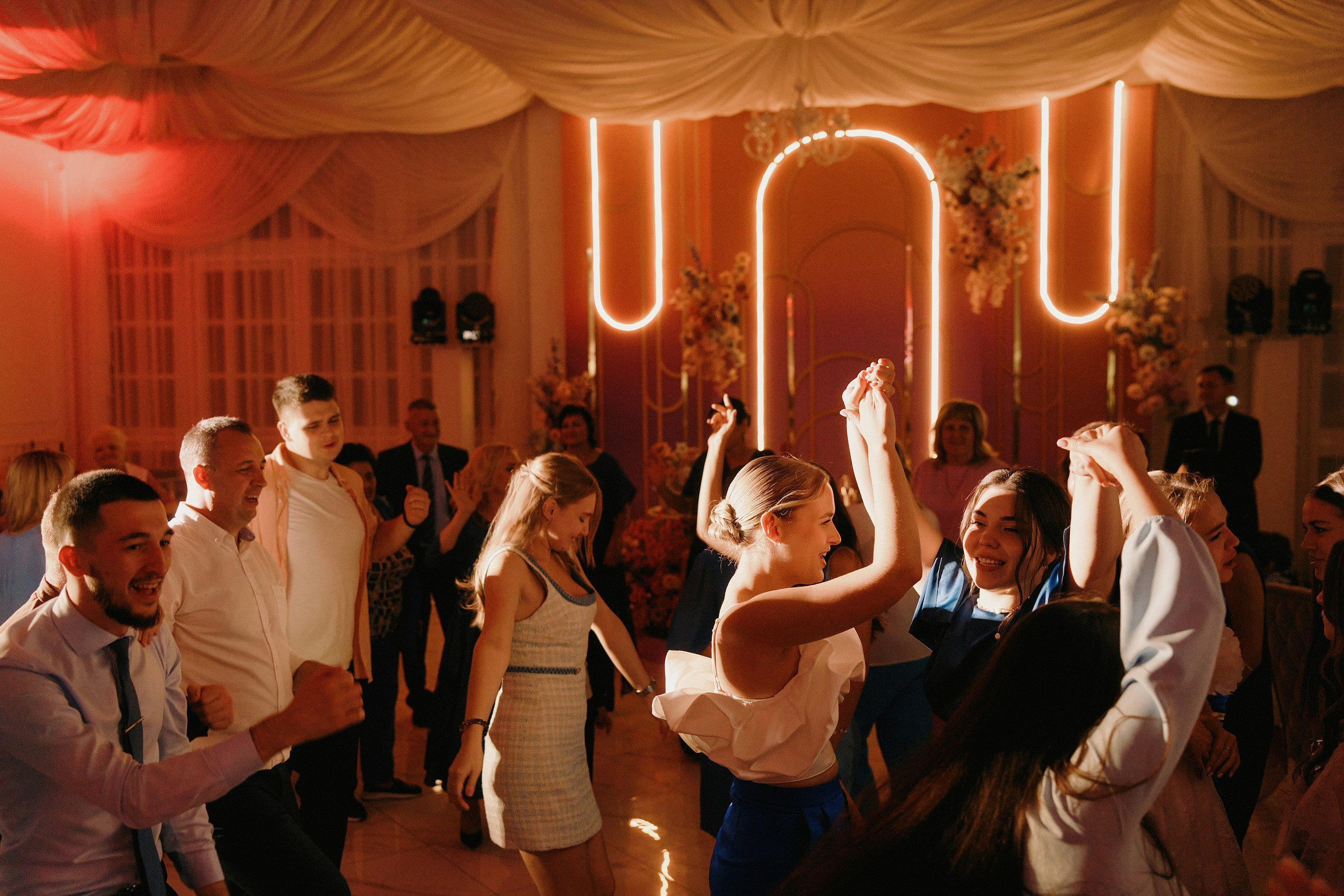 Премиум свадьбы в Ростове-на-Дону от ДЕЙЗИ. Ресторан Усадьба. Студия событий ДЕЙЗИ. Организация мероприятий. Свадебное агентство в Ростове-на-Дону. Свадебный организатор. Организация свадьбы под ключ