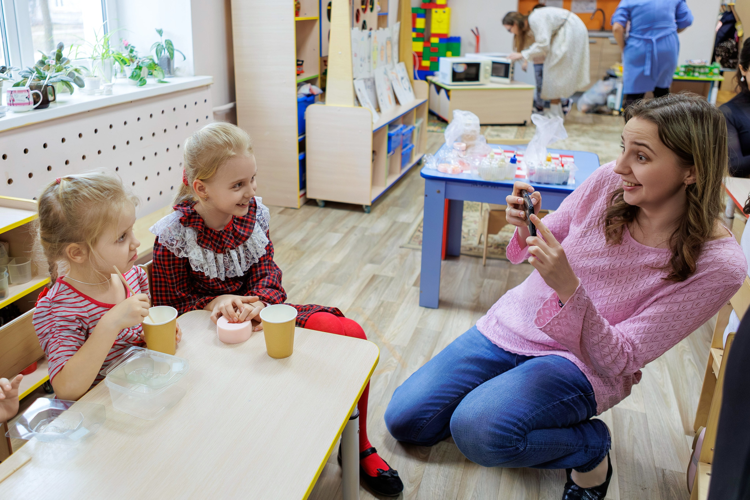 МК к 8 марта. Выпускные альбомы и школьный фотограф в Подольске, Троицке, Щербинке, Москве и Московской области