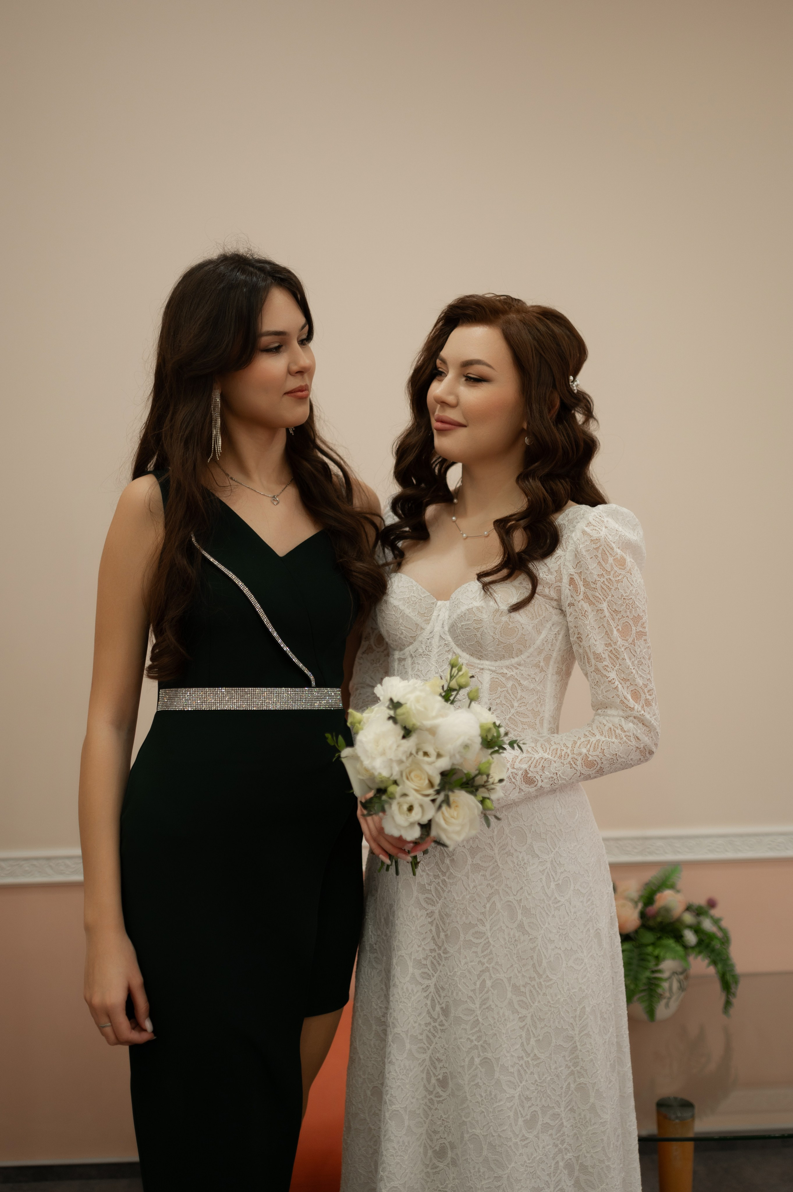 «И вот теперь остаются эти три: вера, надежда, любовь. Но величайшая из них — любовь». Твой личный проводник к красивым фотографиям в Старом Осколе