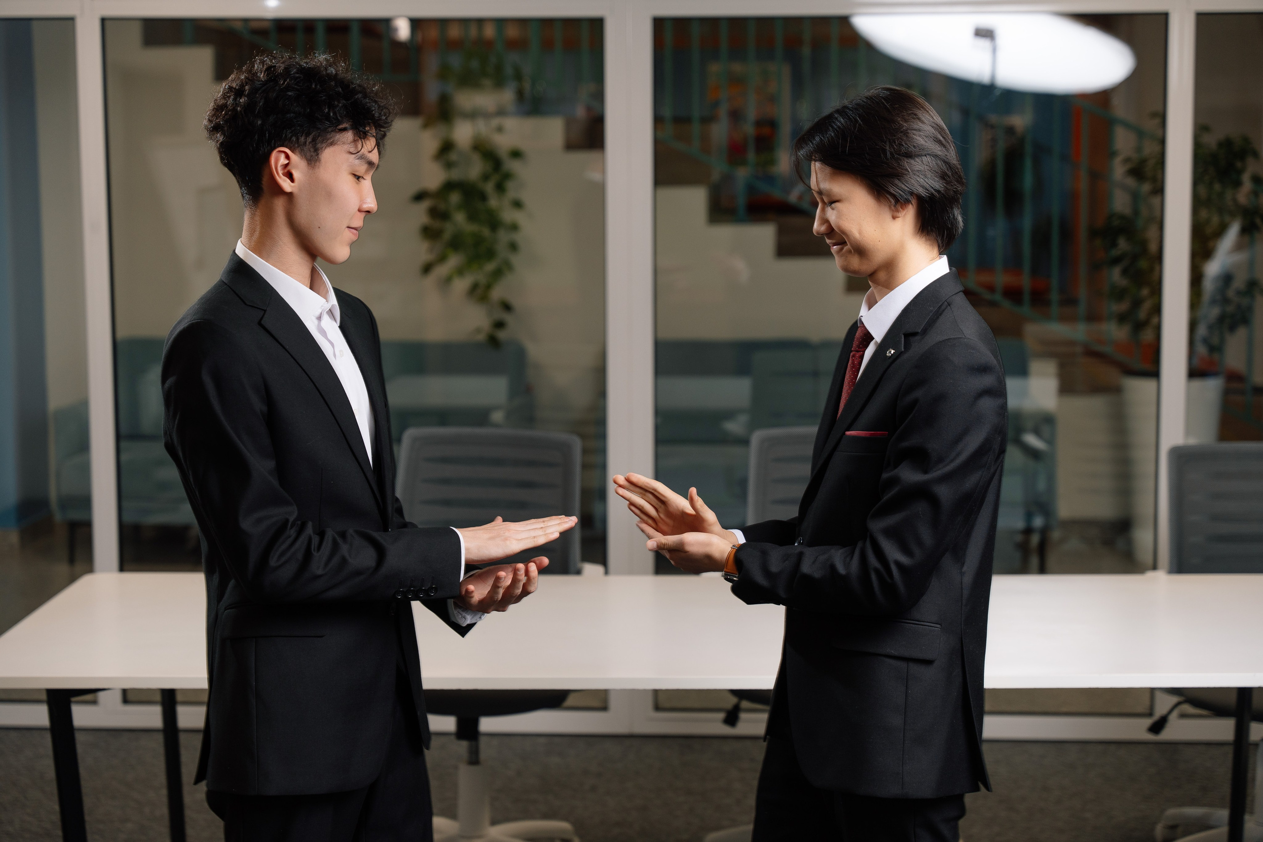 По двое. Выпускные альбомы в Нур-Султане (Астана) и по всему Казахстану