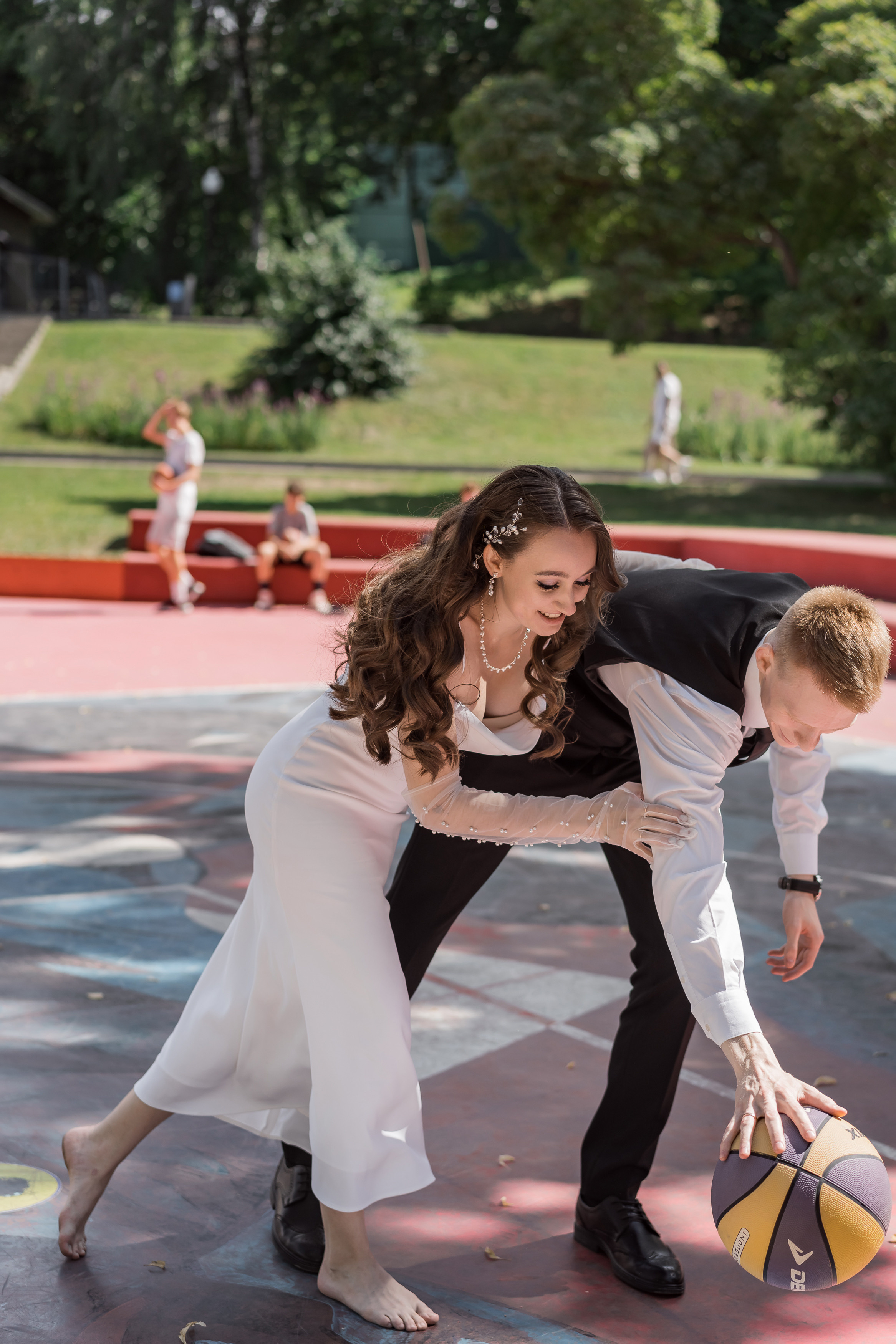 Свадебная прогулка в парке Горького. Портретный фотограф Олеся Владимирова в Москве