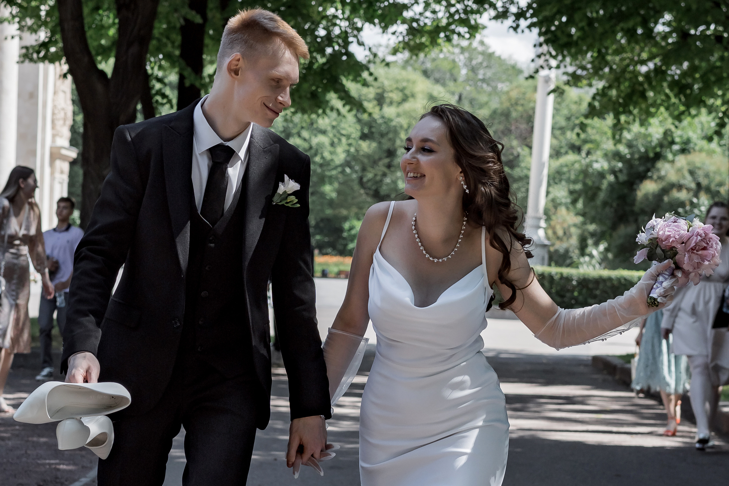 Свадебная прогулка в парке Горького. Портретный фотограф Олеся Владимирова в Москве