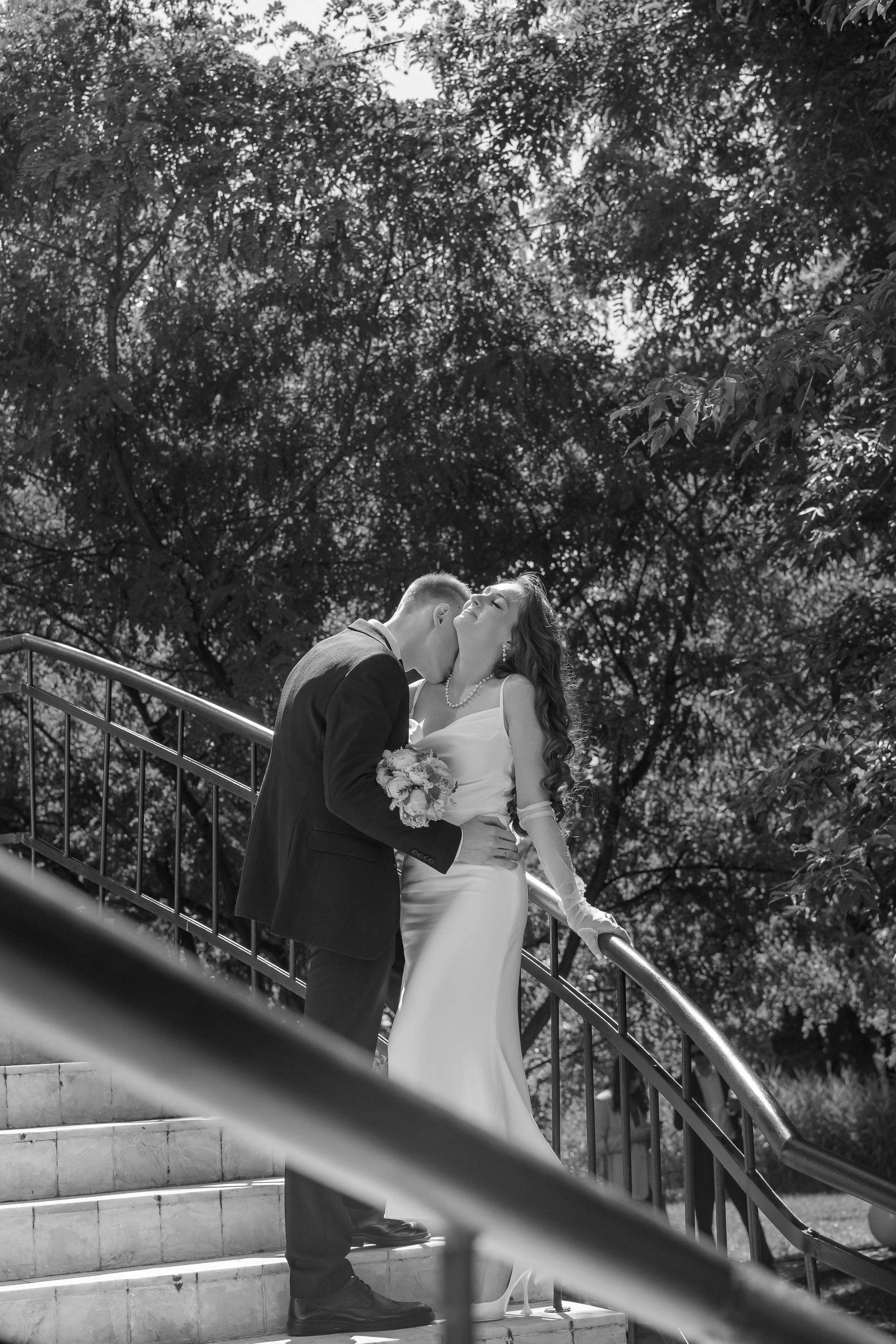 Свадебная прогулка в парке Горького. Портретный фотограф Олеся Владимирова в Москве