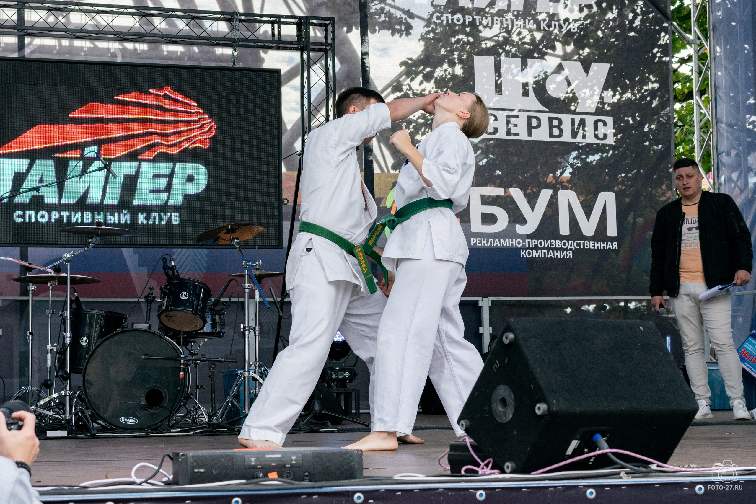 Антон Курдюмов фотограф в Хабаровске Рина Курдюмова фото27 foto27 Антон Дорофеев репортажный репортаж документалист Тони и Рина фотосоздатели Международный фестиваль Рок в защиту животных Хабаровск