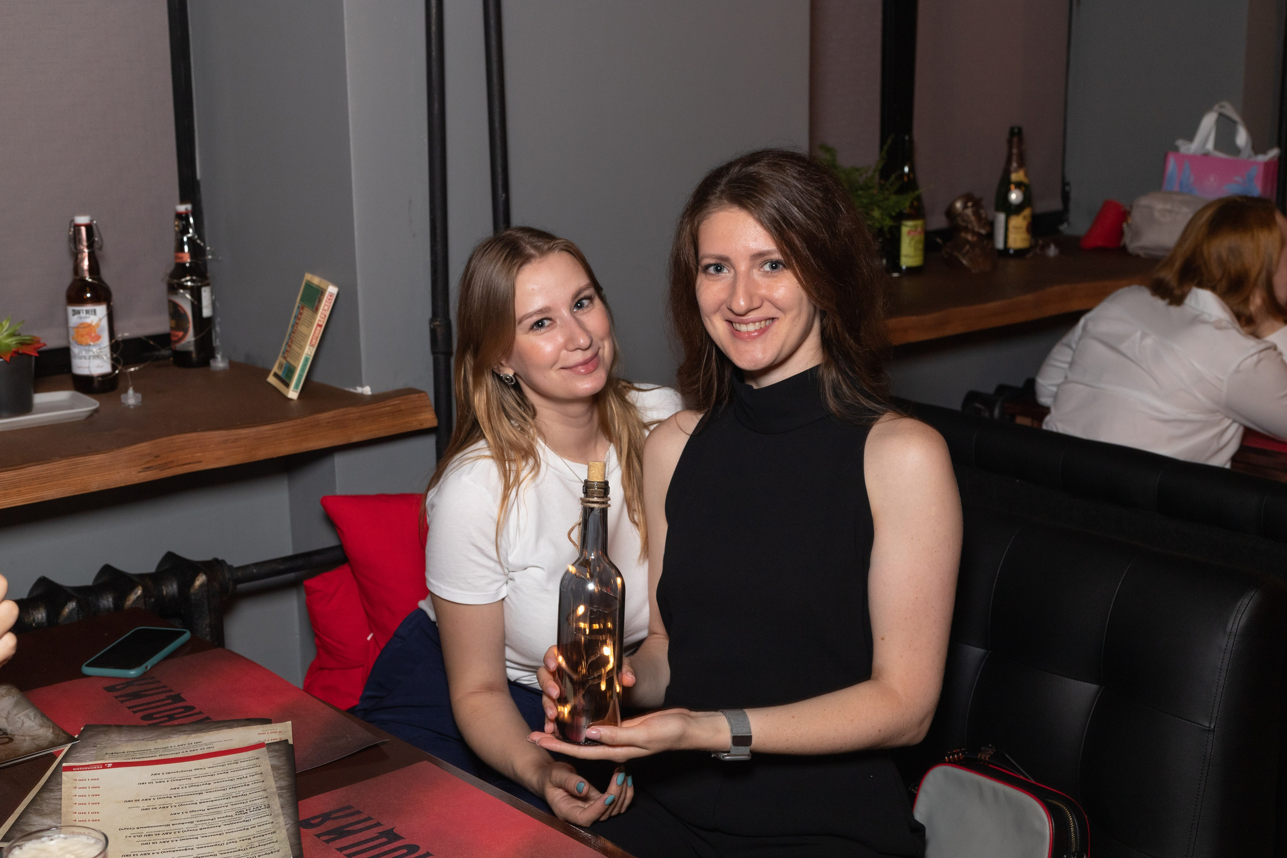 Паб Революция. Фотограф Денис Лесковский (Тюмень)