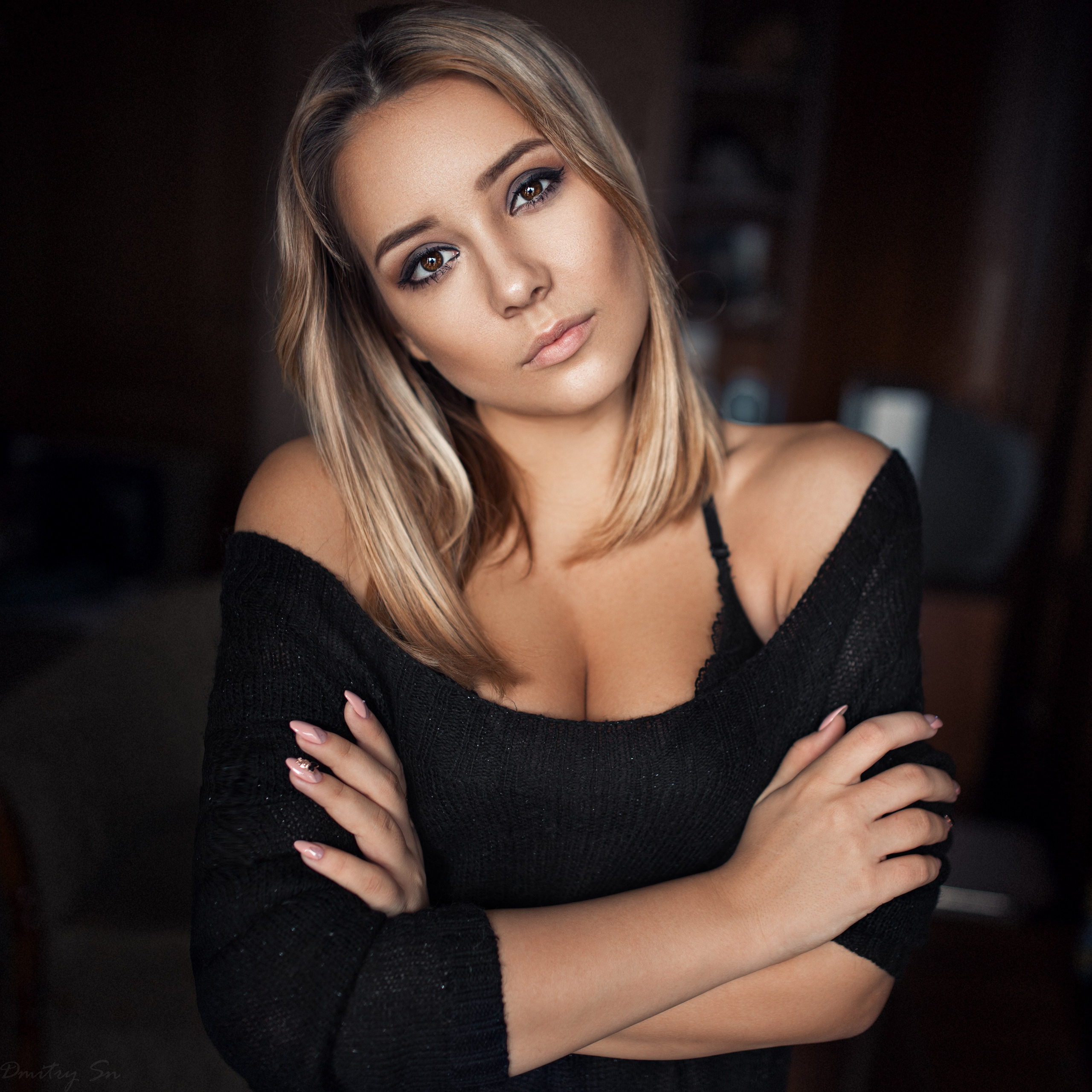 Фотосет с Надеждой у окна в формате для «себя»