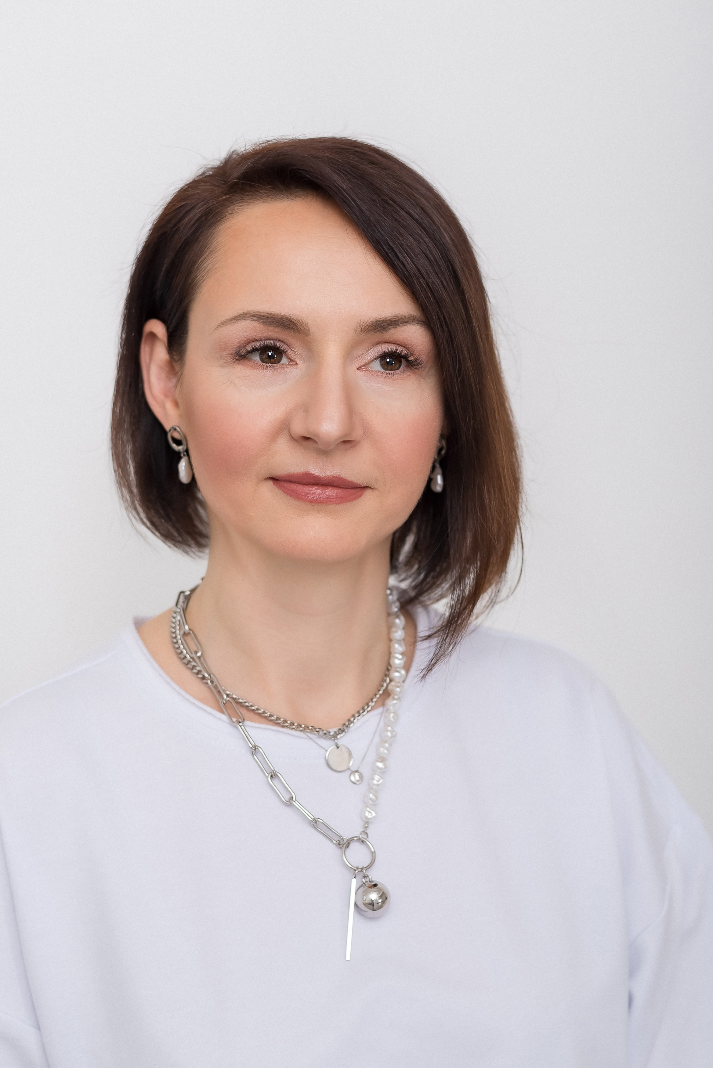 Портрет в минималистичной студии. КОНТЕНТ |БРЕНД фотограф Санкт-Петербург — Жанна Олтаржевская