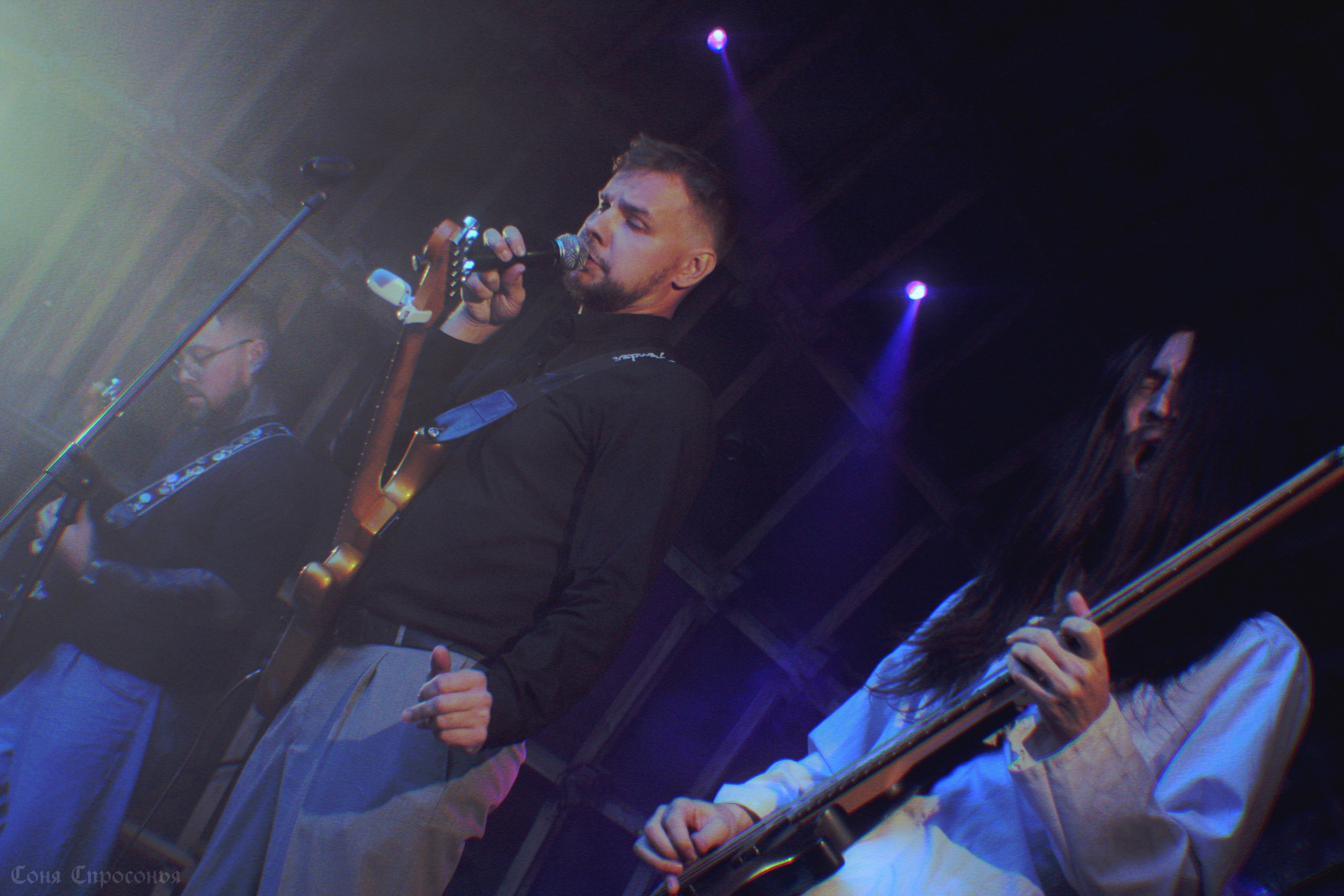 Синестетик 26.08.23. Концертный и портретный фотограф в Москве Соня Спросонья