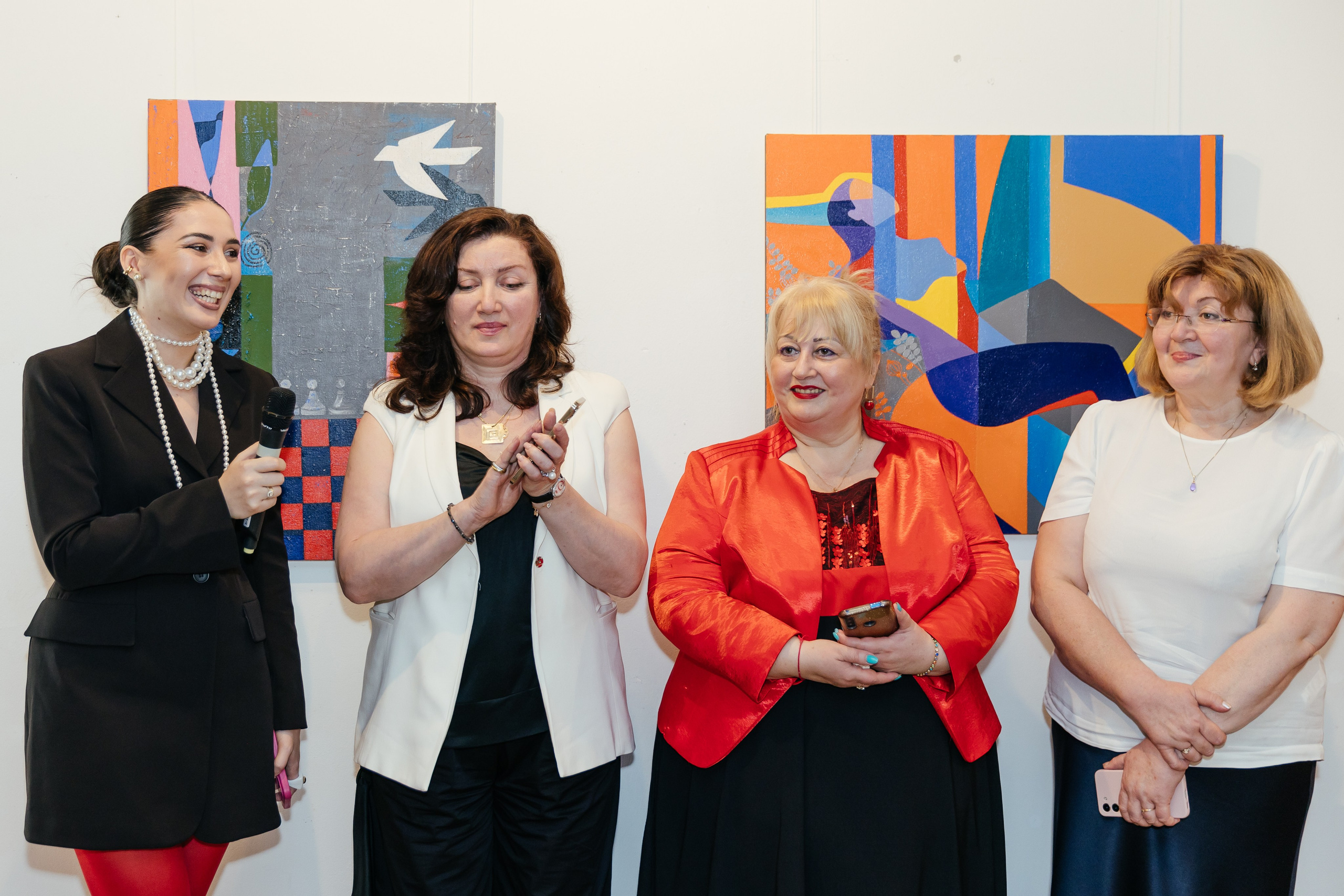 Выставка Лиры Алборовой «Цвет — это я». Свадебный и репортажный фотограф в Санкт-Петербурге Николай Голованов