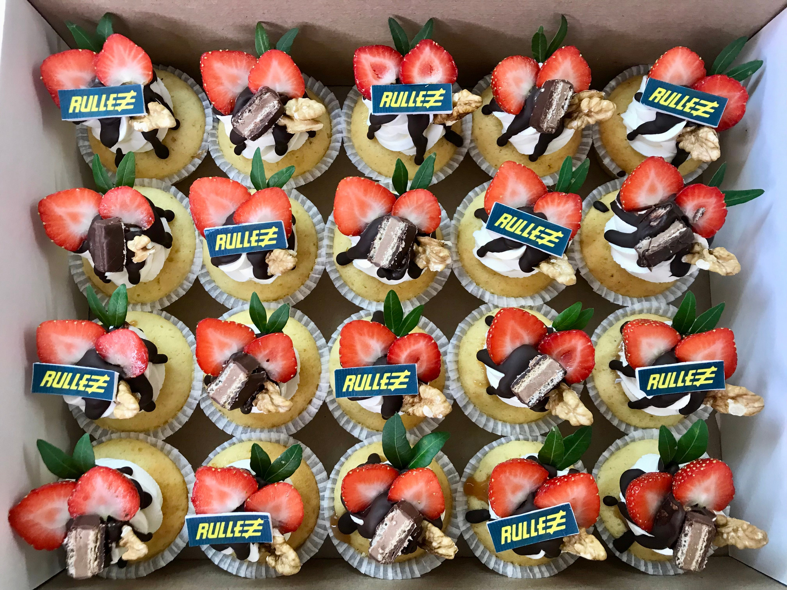 Капкейки фуршетные с логотипом. Katyasugarsugar капкейки, зефир, торты Москва