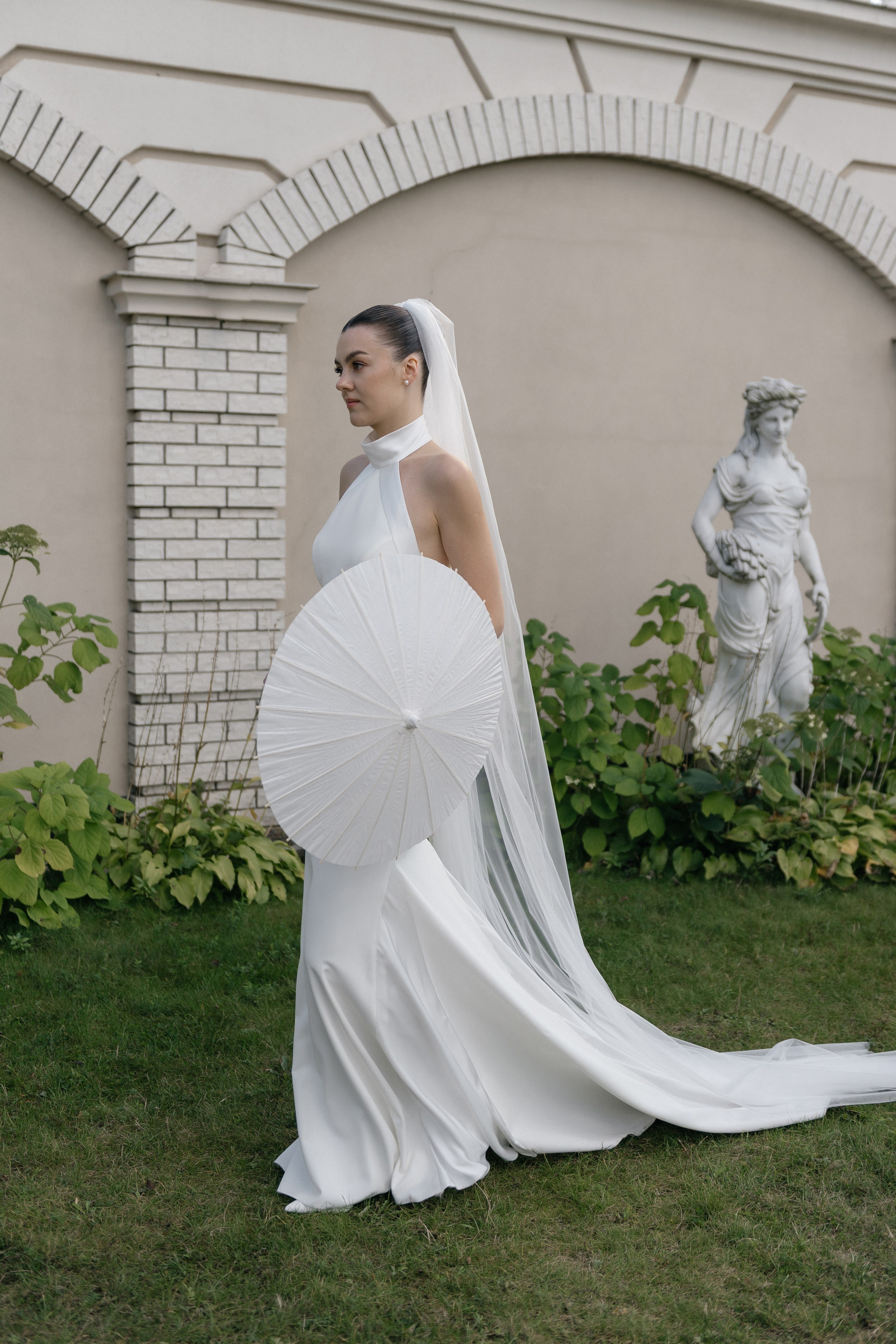 Wedding day in VERSAL PARK. Wedding PHOTOGRAPHER Andrew Vnukov