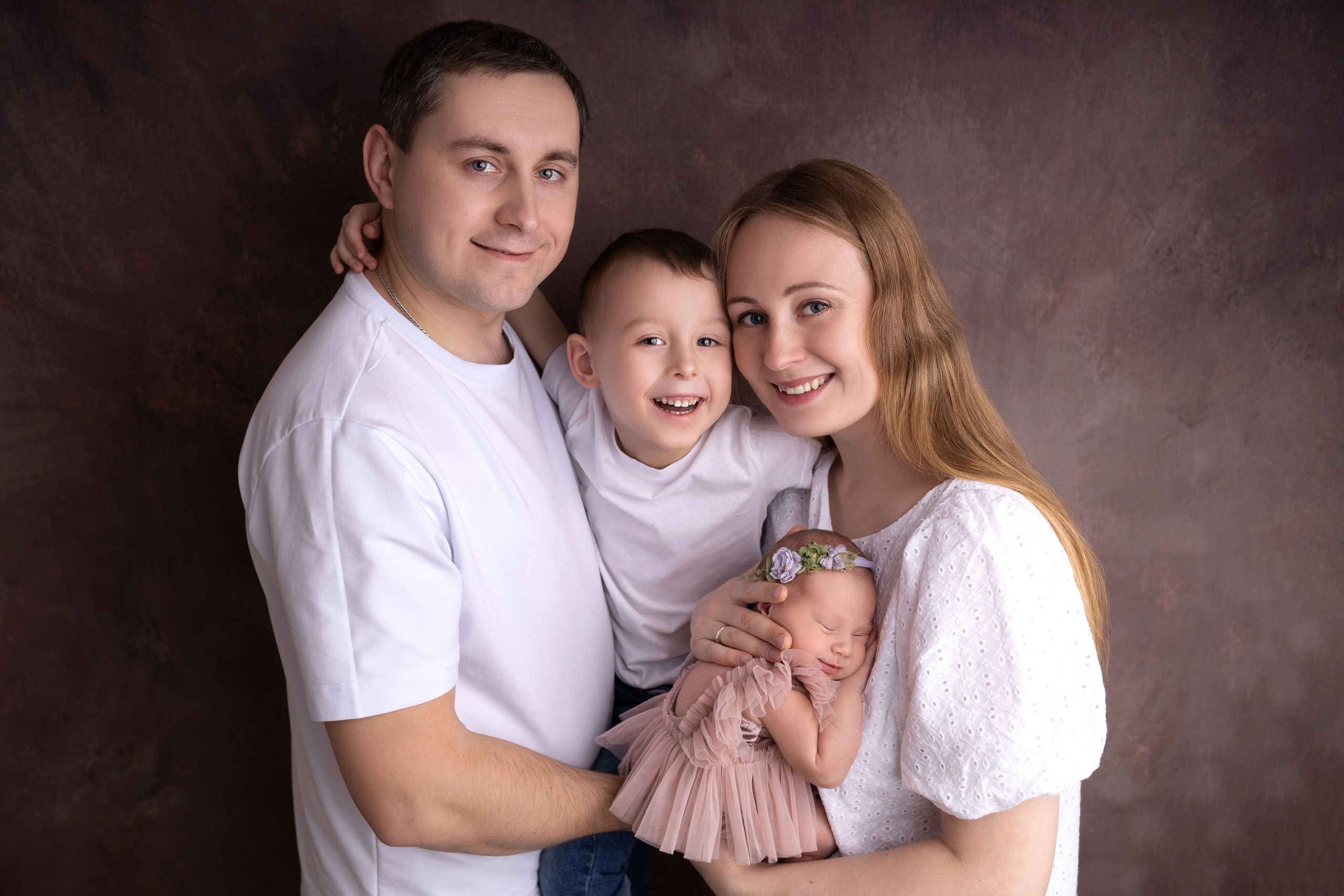 Семейные кадры от Elvira Kamaeva. Фотограф новорожденных малышей в Омске и Омской области Эльвира Камаева