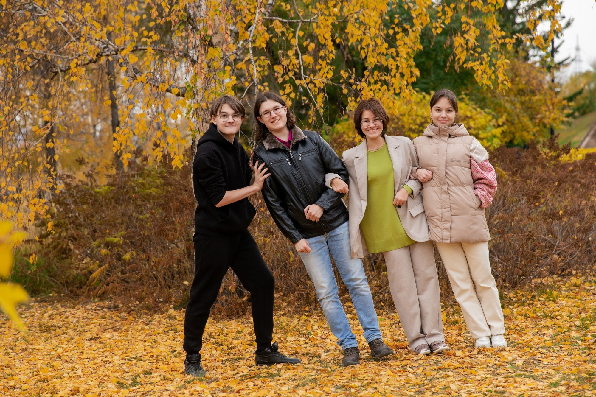 Осенняя фотосессия для выпускного альбома 11а класса 8 гимназии. СИГМА | Студия выпускных альбомов Красноярск