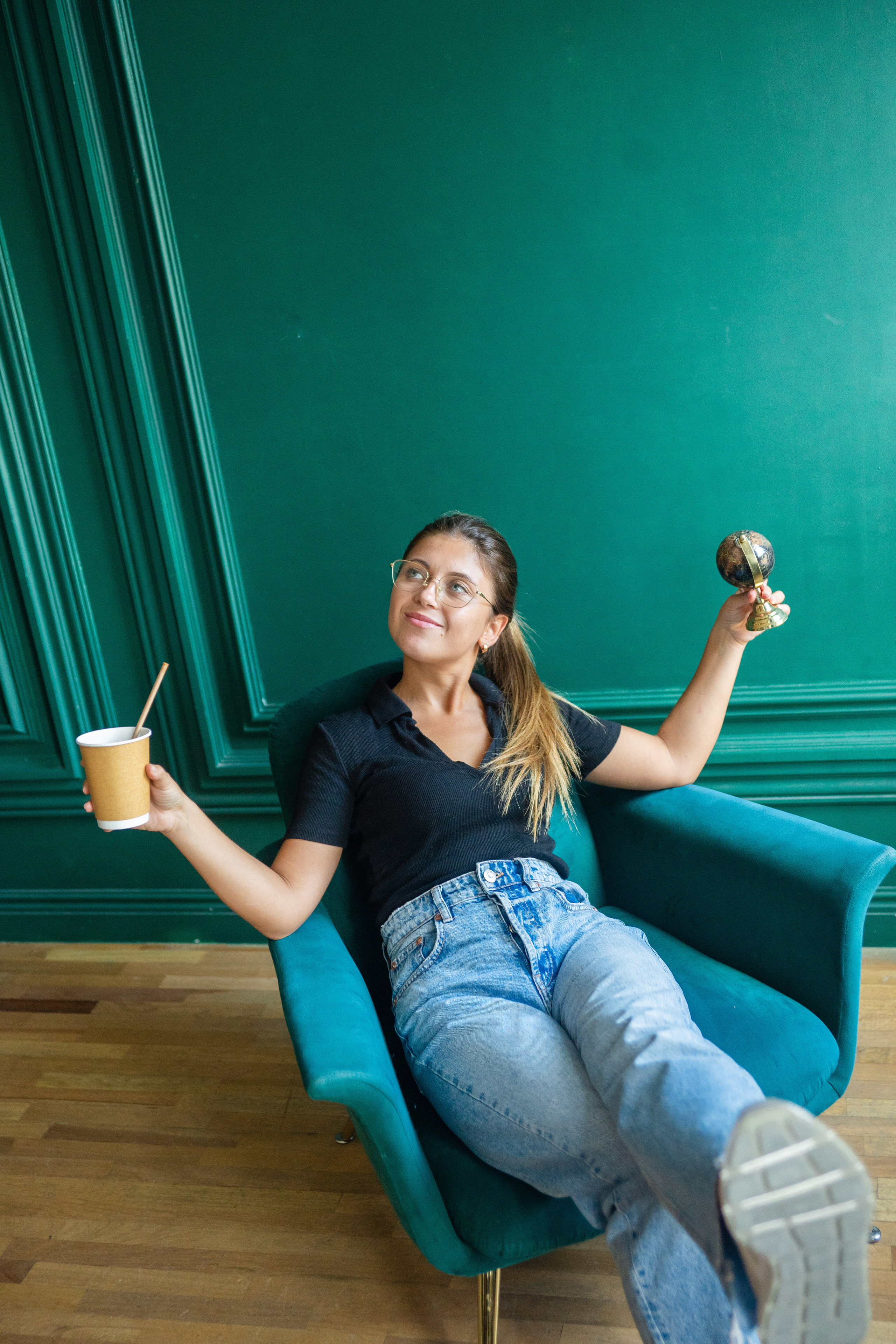 Полина (поиск работы зарубежом). Бренд и контентные фотосессии, портреты и лавстори в Санкт-Петербурге