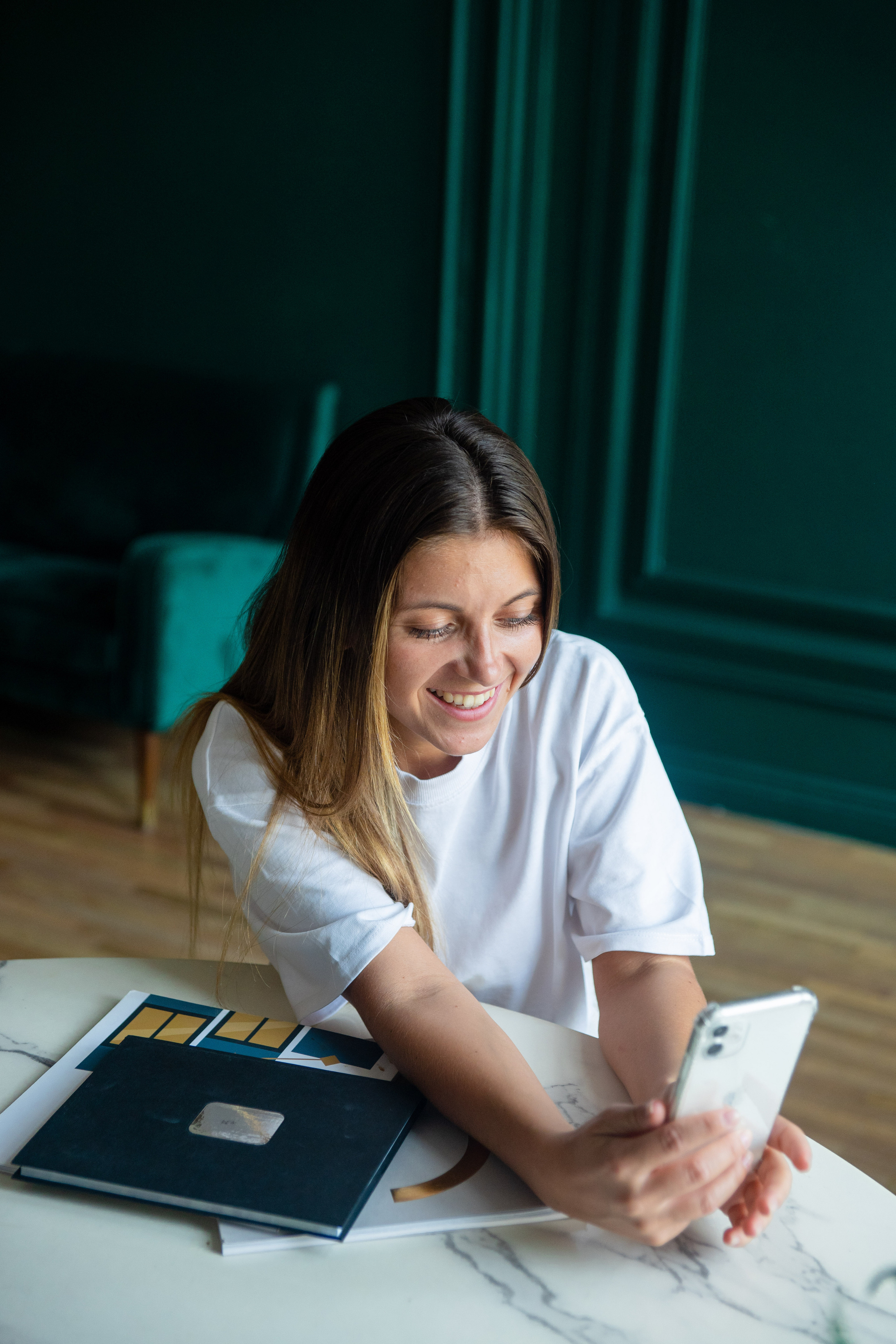 Полина (поиск работы зарубежом). Бренд и контентные фотосессии, портреты и лавстори в Санкт-Петербурге