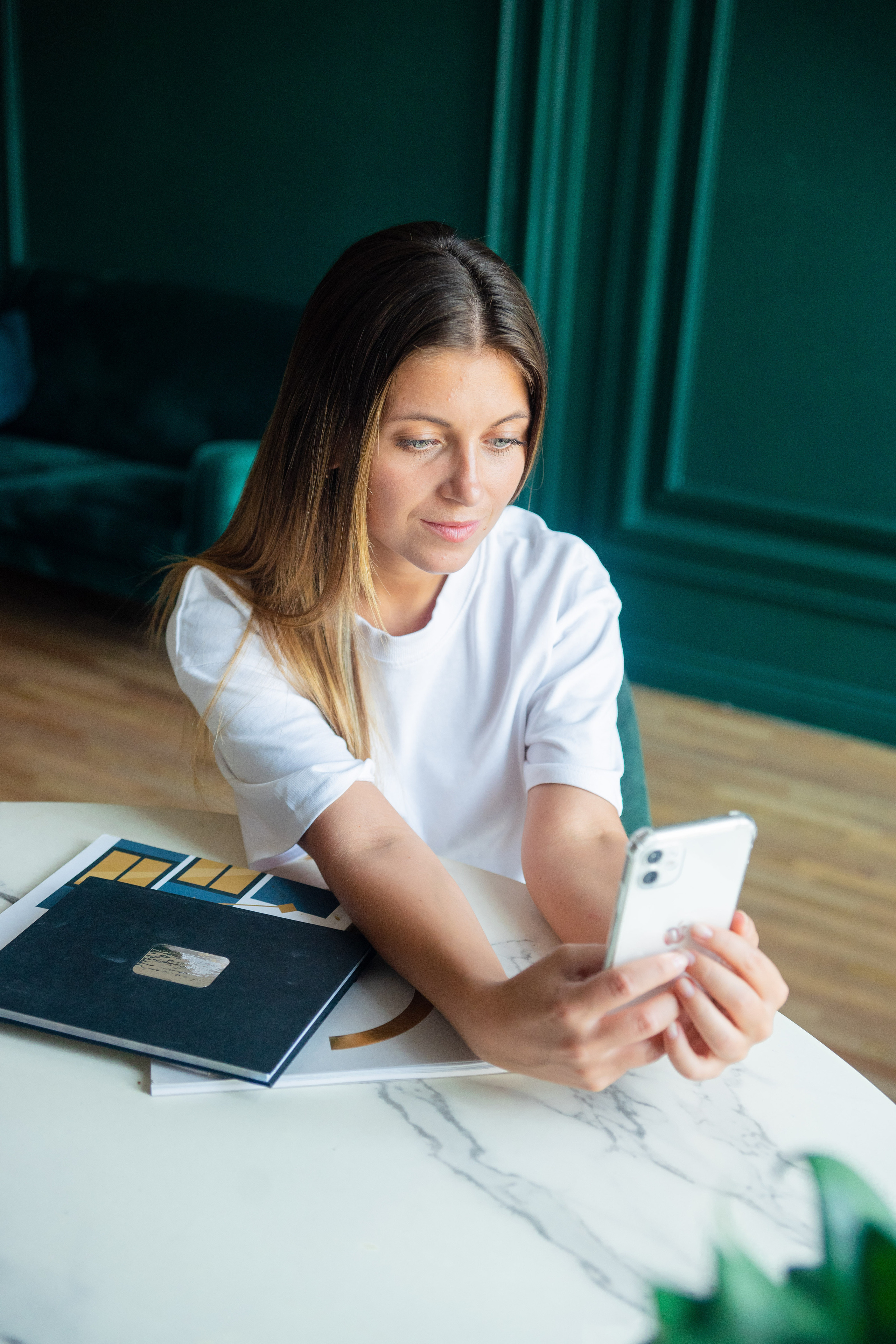 Полина (поиск работы зарубежом). Бренд и контентные фотосессии, портреты и лавстори в Санкт-Петербурге