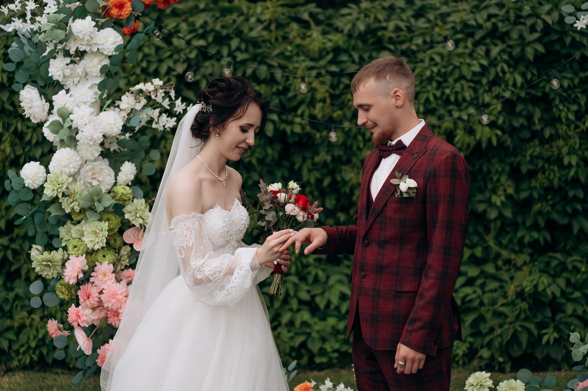 Свадебная фотосессия летом с выездной регистрацией. Свадебный и репортажный фотограф в Ярославле Евгений Сальников