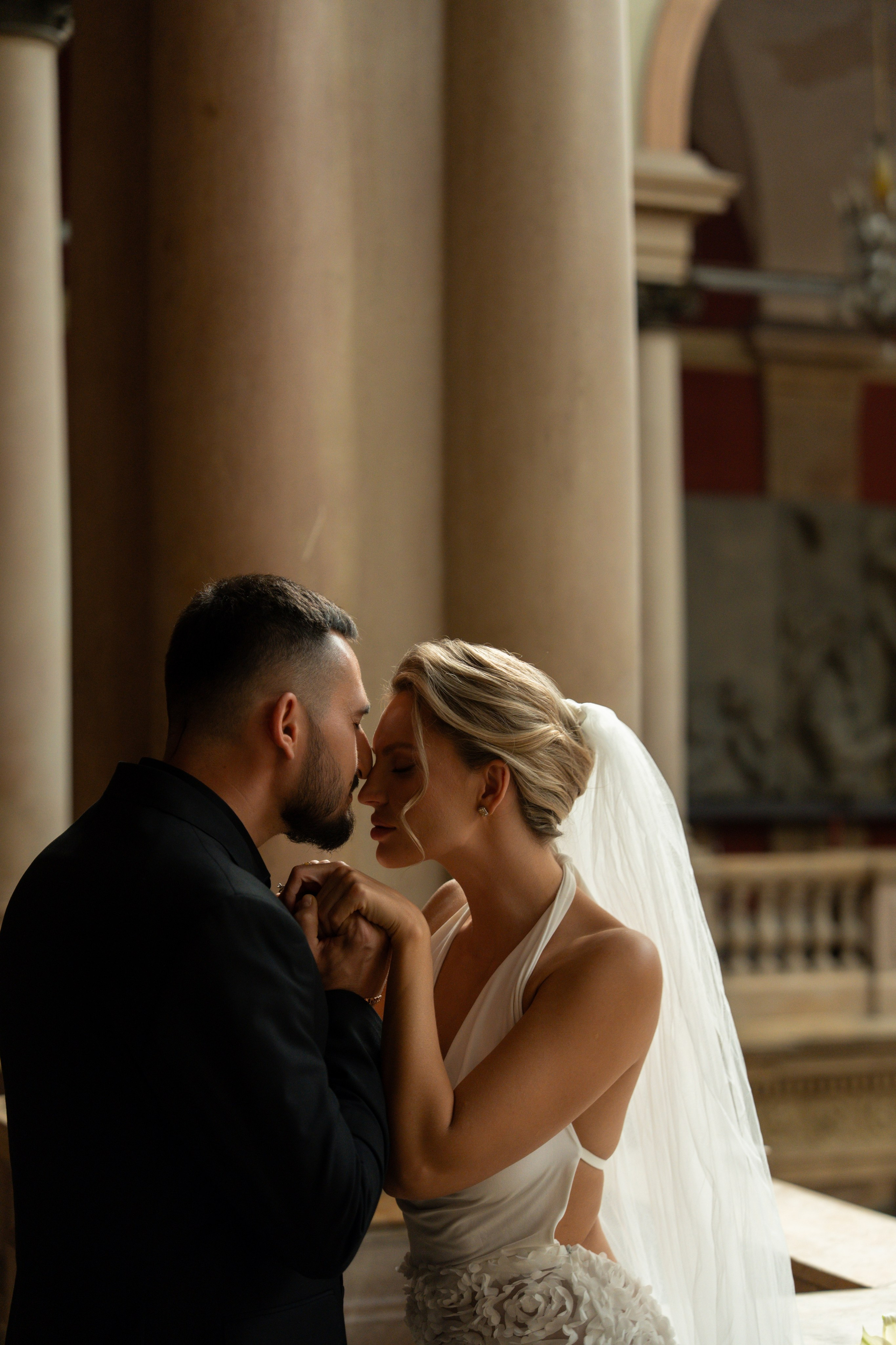 Свадебная фотосессия в Академии Штиглица в Петербурге. Свадебный фотограф в Москве Анна Полушина