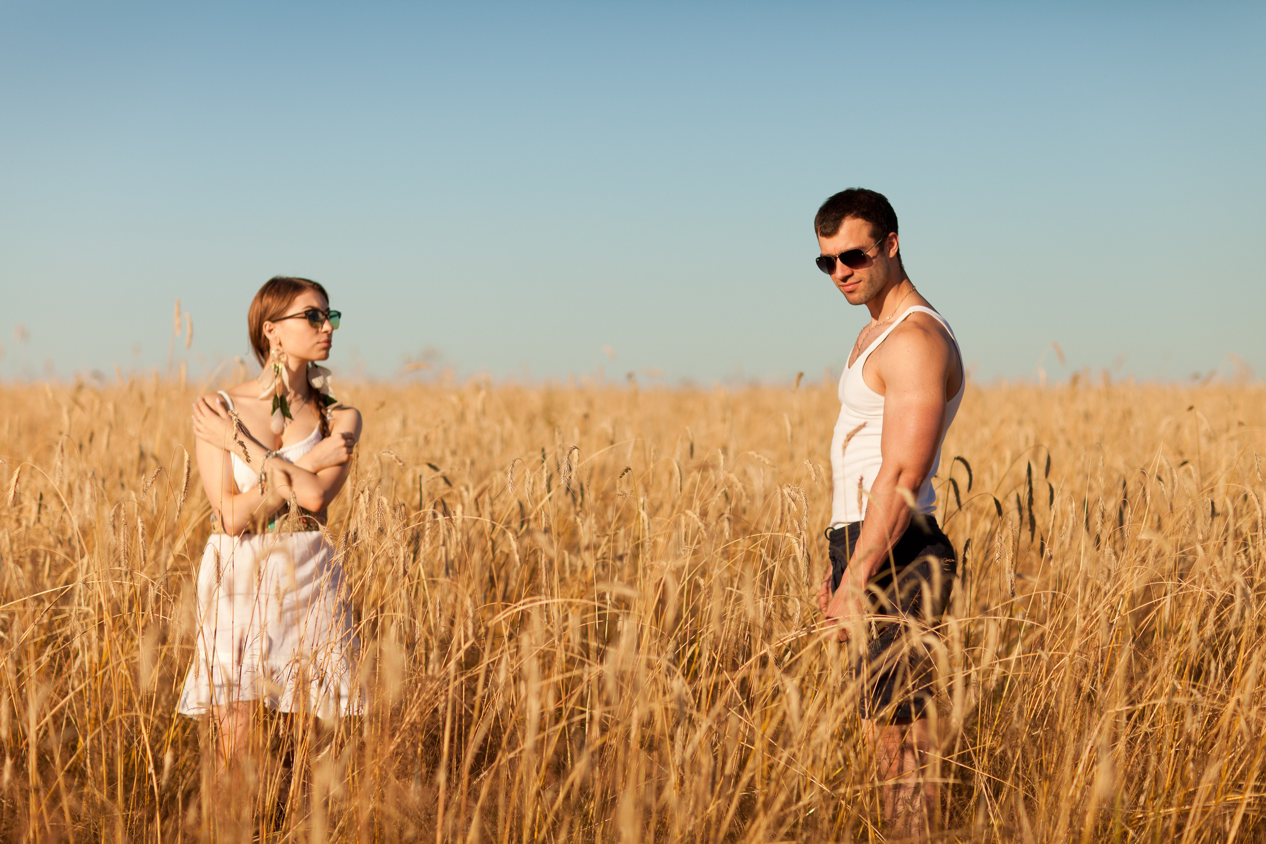 Алиса и Сергей, история в полях. Фотограф Денис Гавриленков в Москве