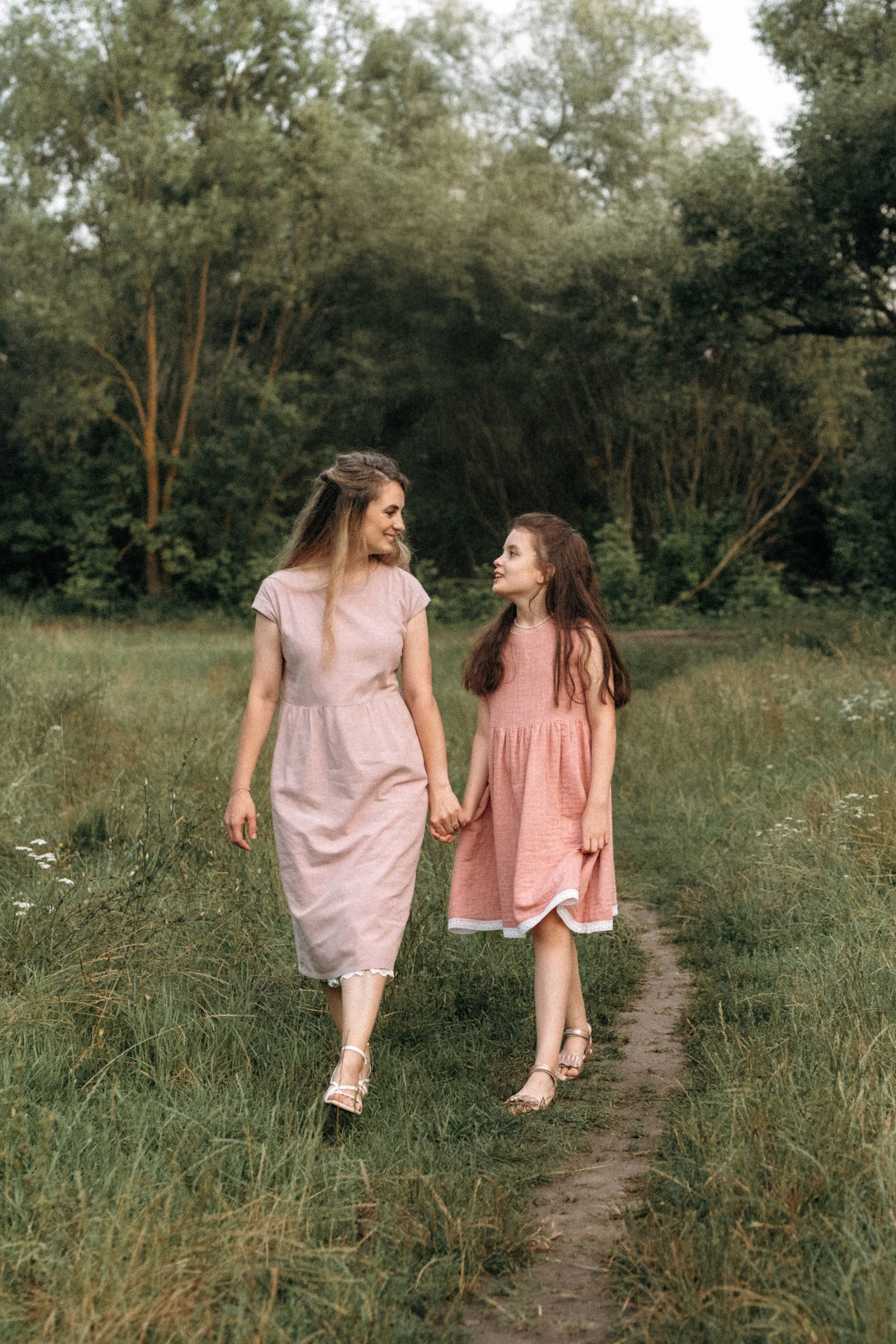 Семейная фотосессия на берегу реки для Миши, Тани, Сони и Таи. Свадебный фотограф в Тамбове Павел Четвертков