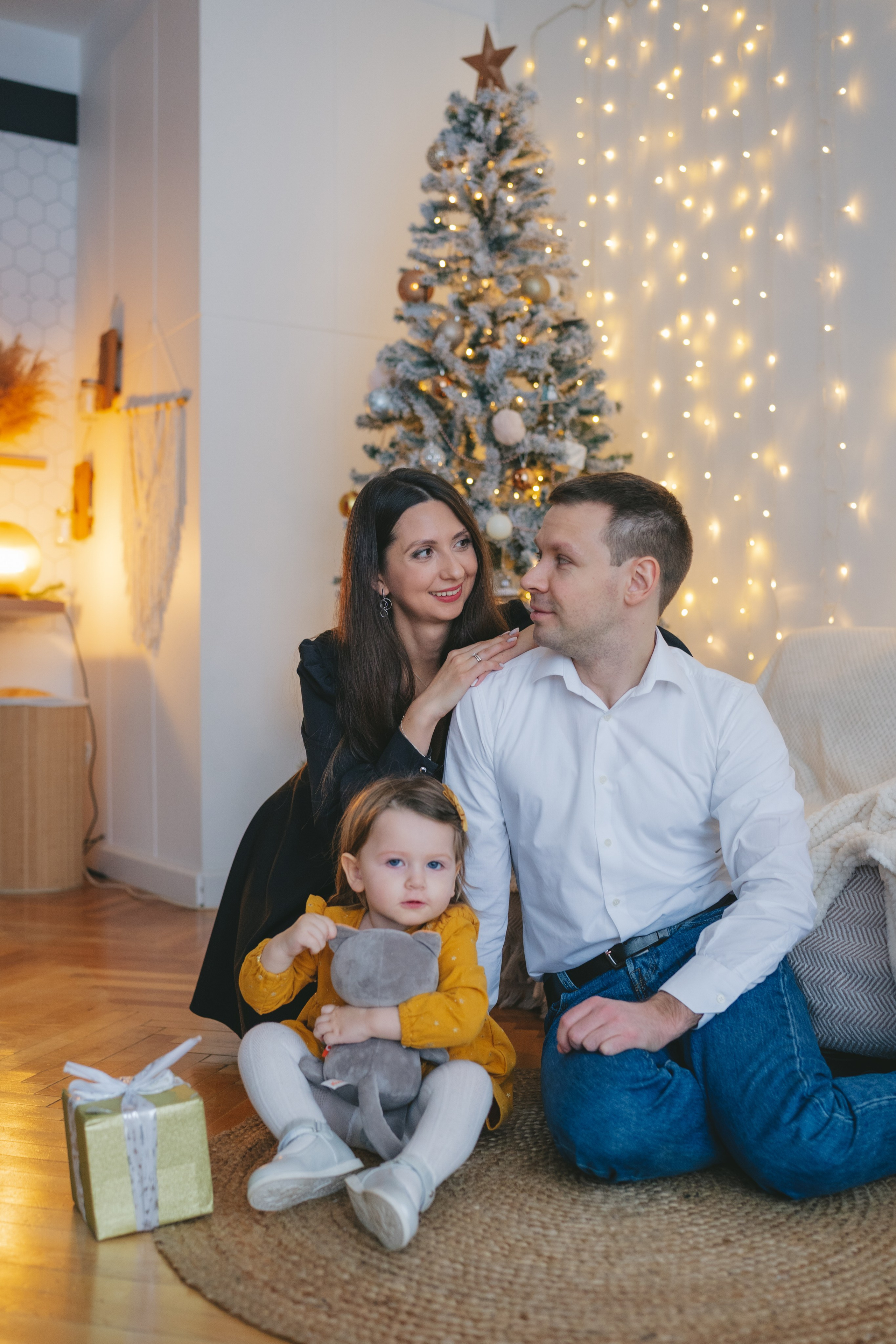 Семейная новогодняя съемка в студии. Фотограф Екатерина Канчалаба