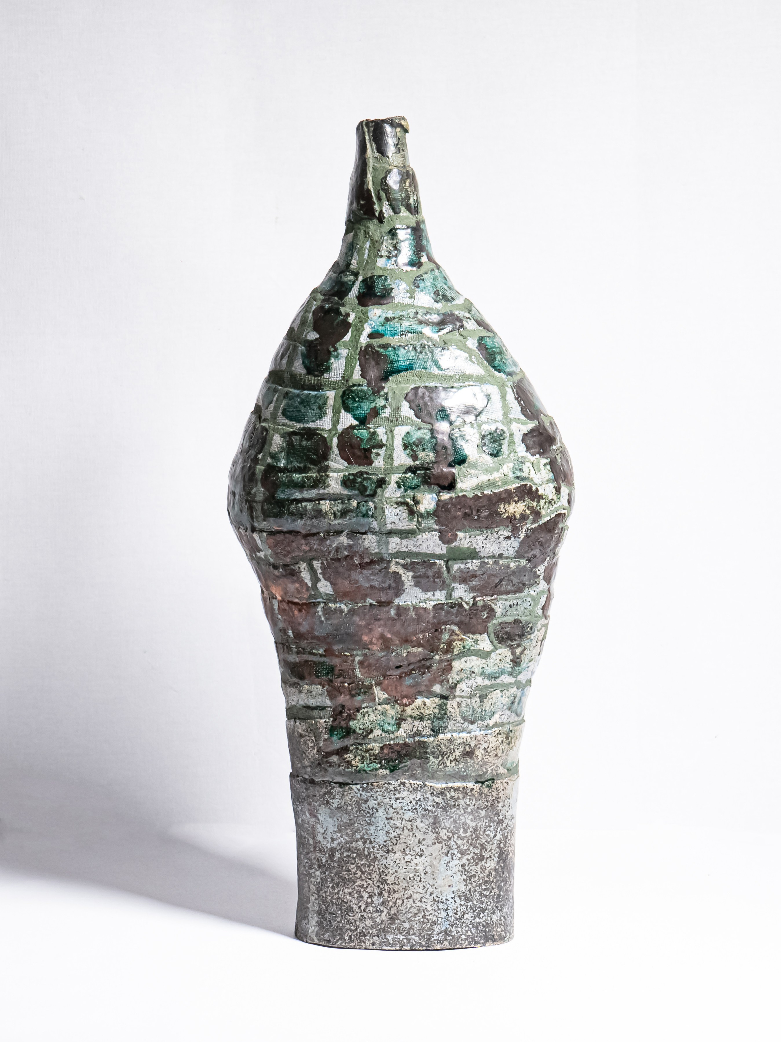 Декоративная ваза в виде бутылки выловленной в море