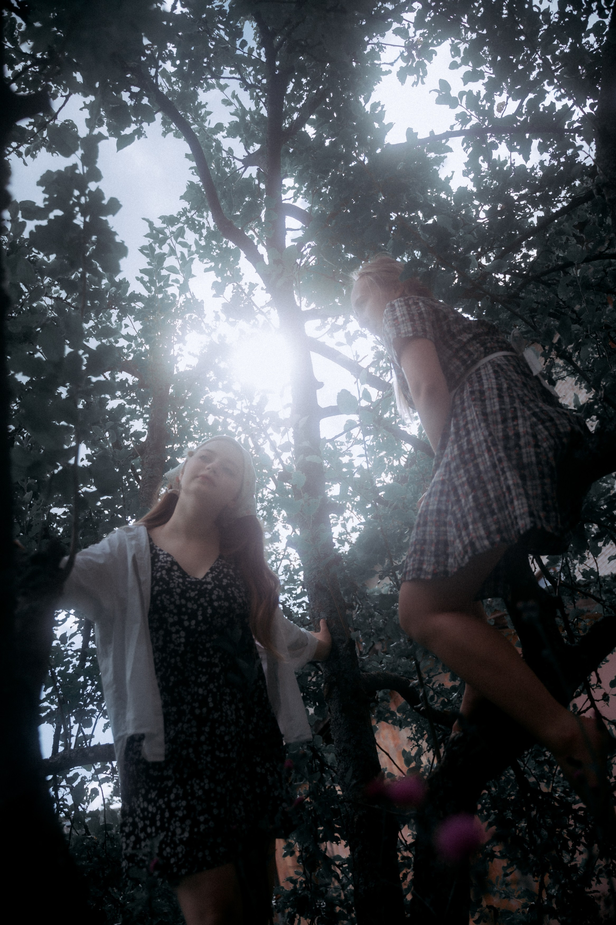 Лера и Юля. Ищем потаённое. Портретный и предметный фотограф в Санкт-Петербурге