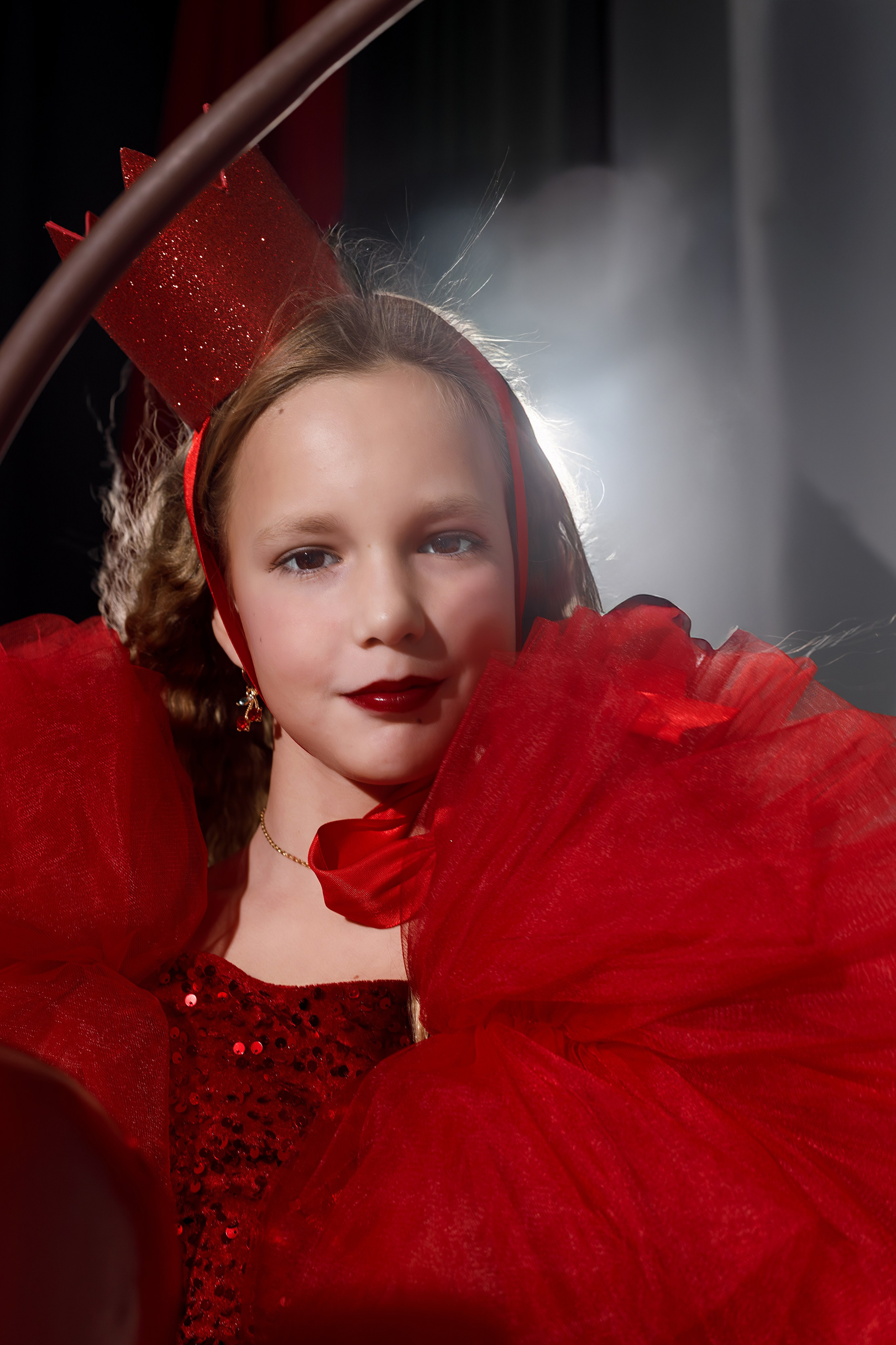 Девочка в красной короне из фоамирана