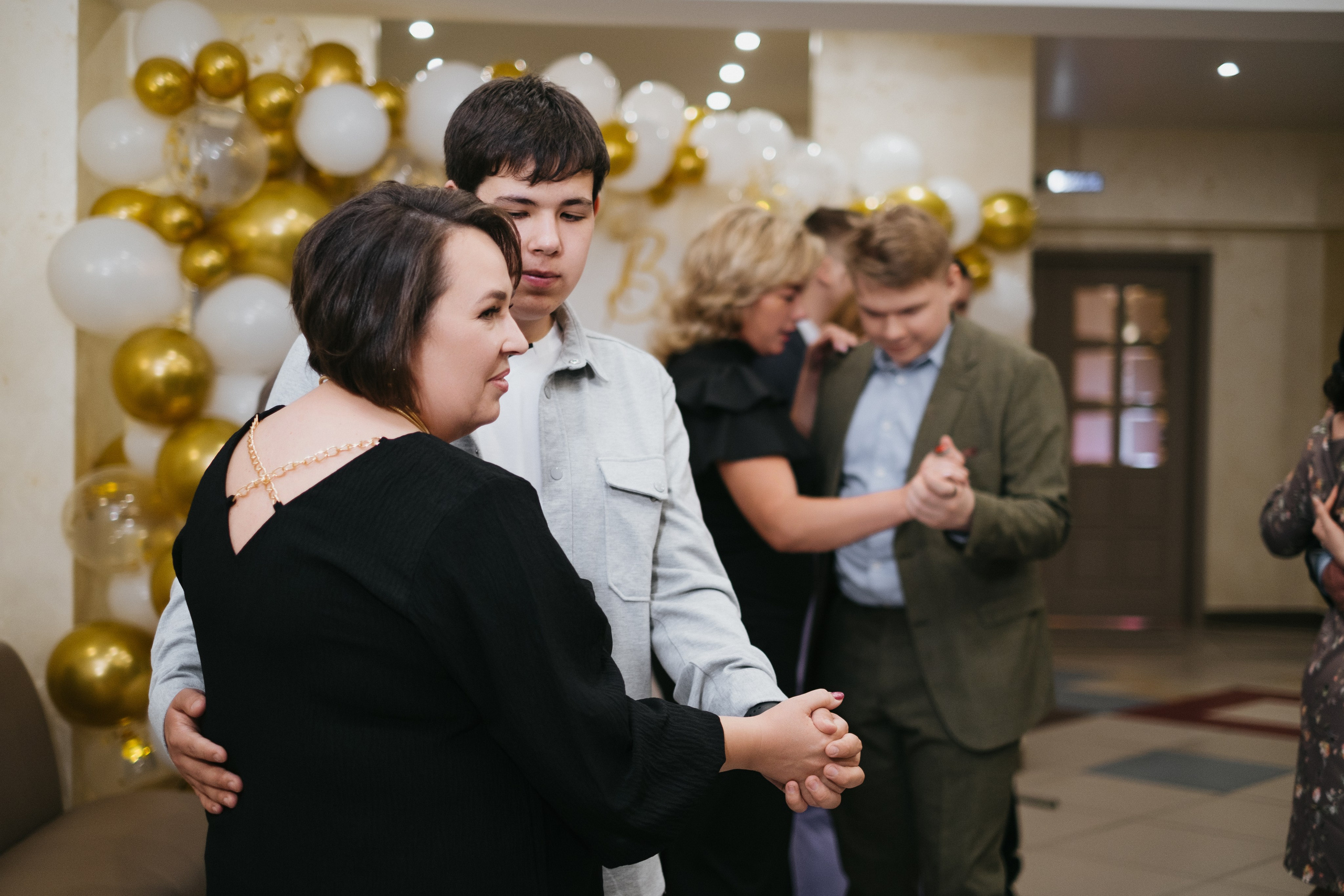 Выпускной 11 класс школы № 30. Свадебный и репортажной фотограф Денис Ожигин в Краснодаре и Краснодарском крае