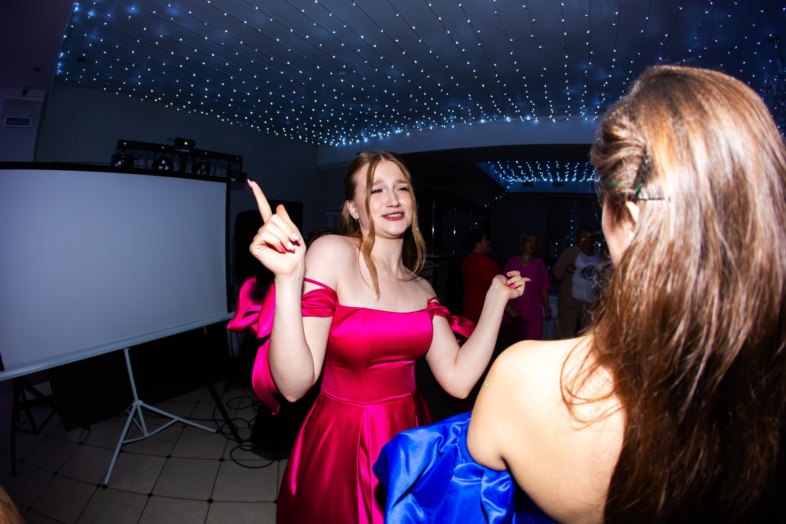 ВЫПУСКНОЙ ВЕЧЕР 2025 4 ШКОЛА. Профессиональный фотограф в Мценске и Орловской области