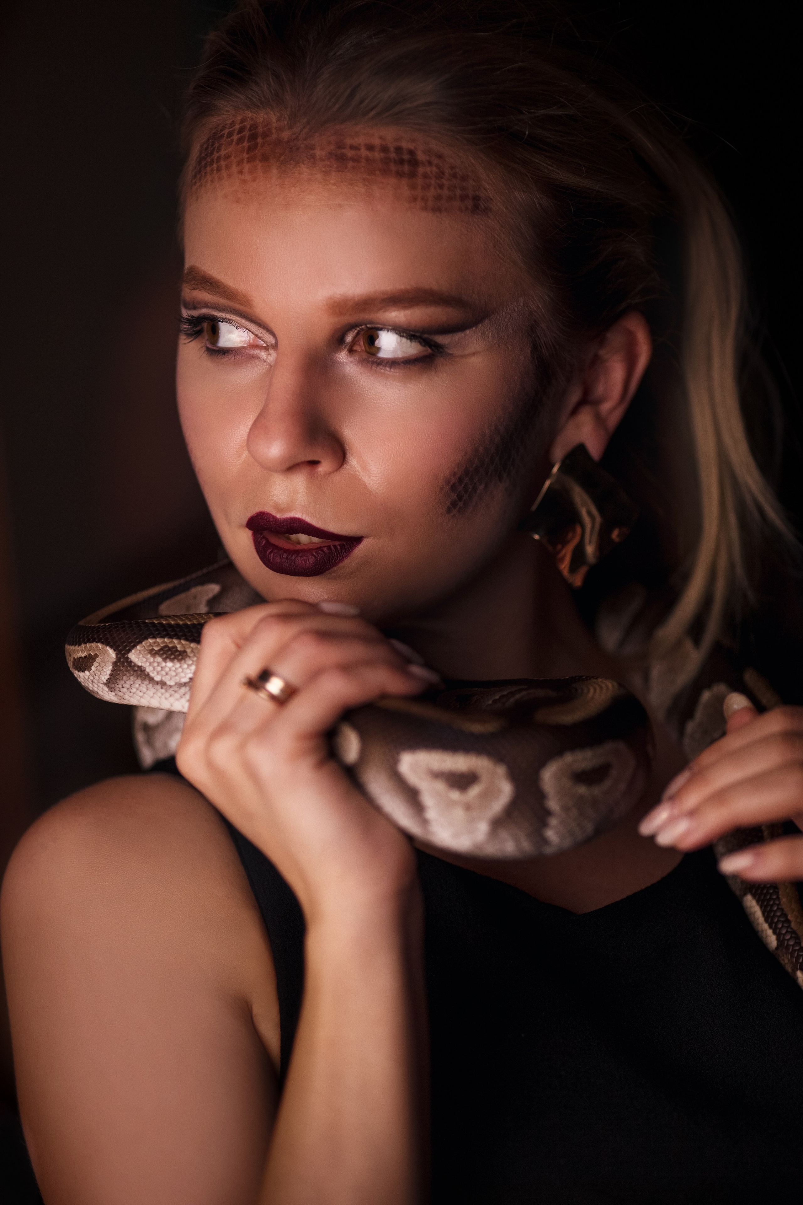 Фотосессия девушки со змеей. Фотограф Ставрополь Пятигорск Елизавета Дарина