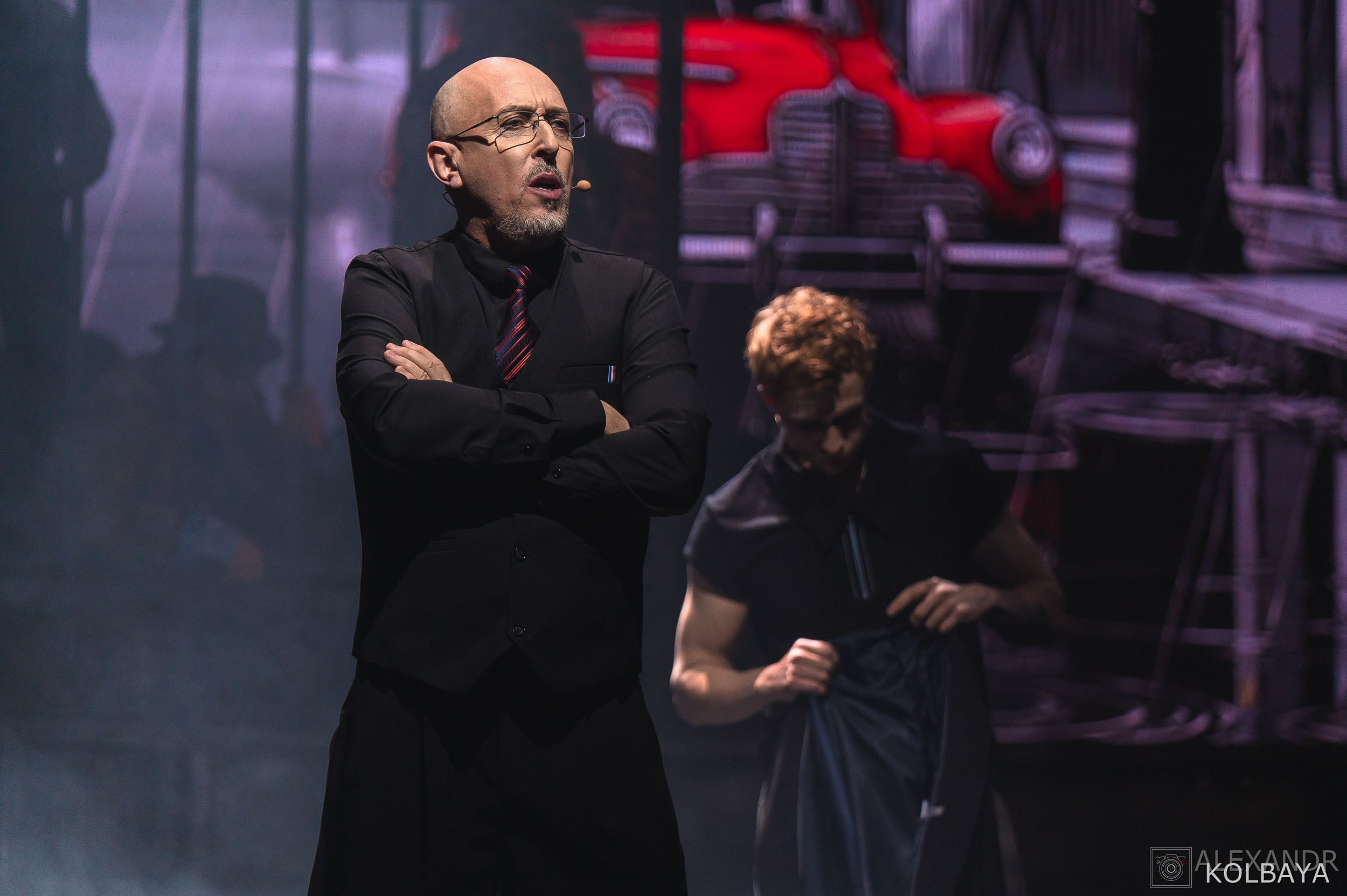 Фотографии со спектакля «Однажды в городе N». Концертный и театральный репортажный фотограф в Москве Александр Колбая