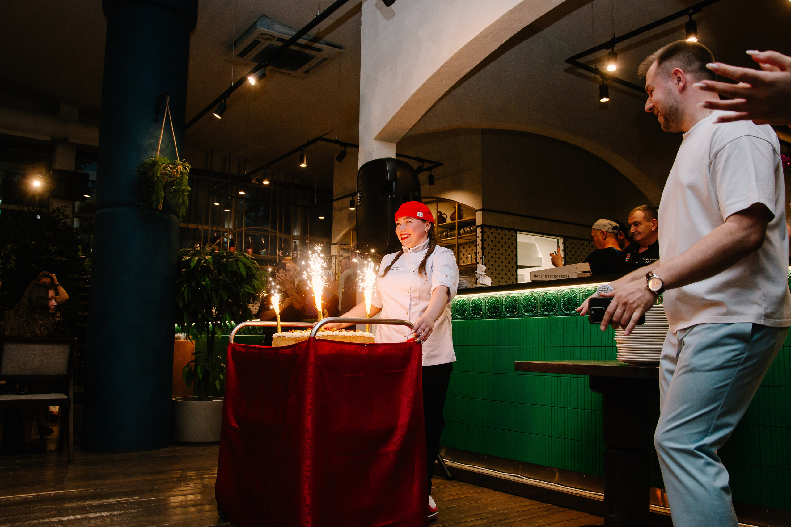 1 год ресторану Аджикинежаль. Фотограф в Челябинске Любовь Денисенко