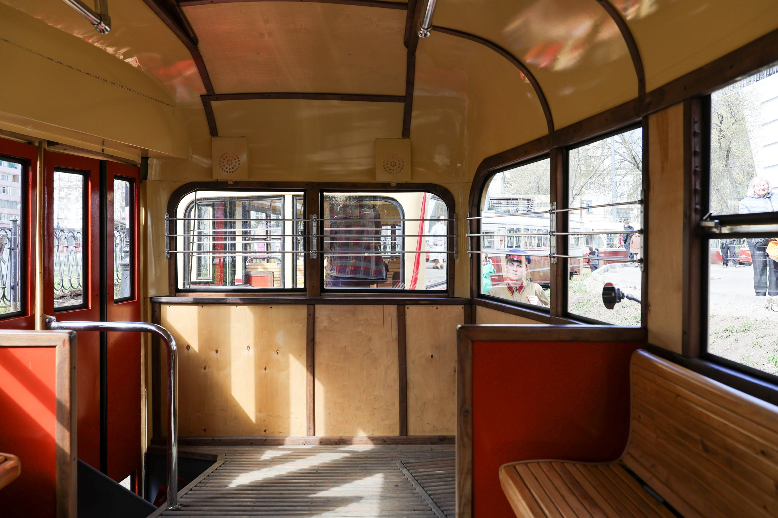 Парад трамваев. Репортажный, архитектурный, театральный и файн-арт фотограф Лена Мельникова в Москве