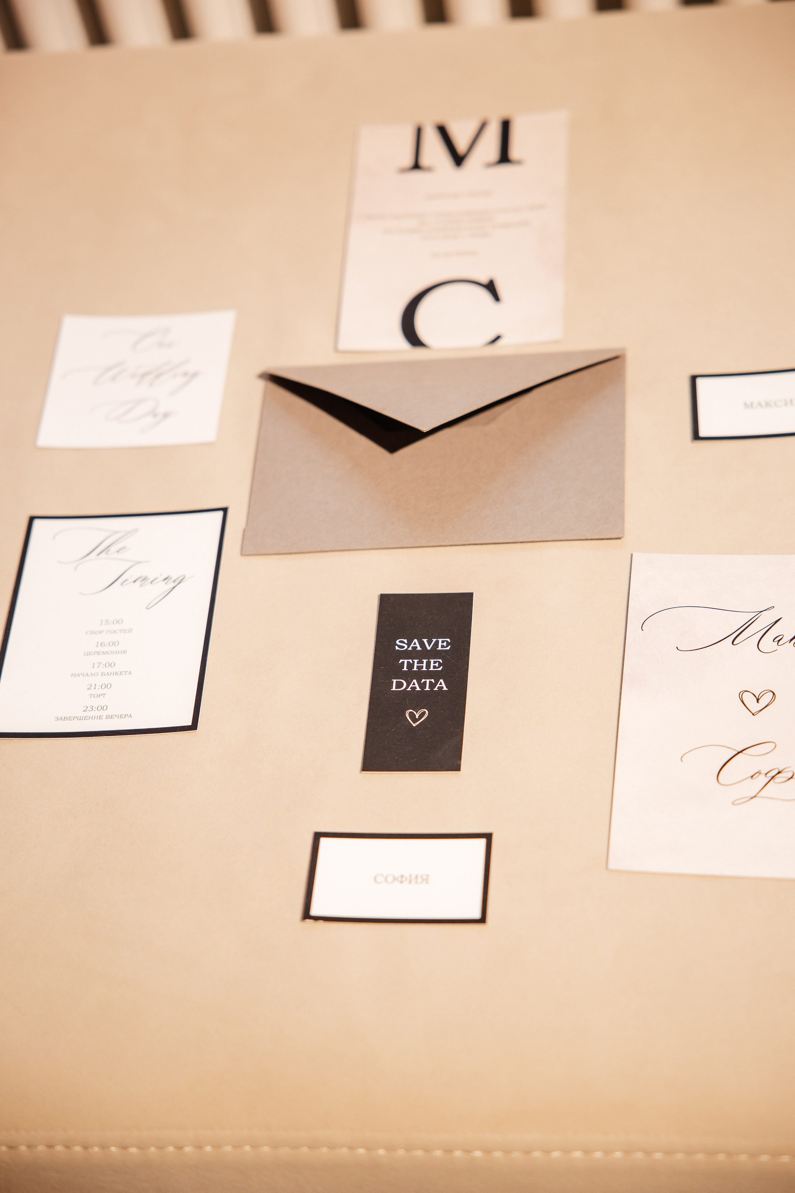 Утро жениха и невесты в отеле. Свадебный и семейный фотограф в Москве Красинская Мария