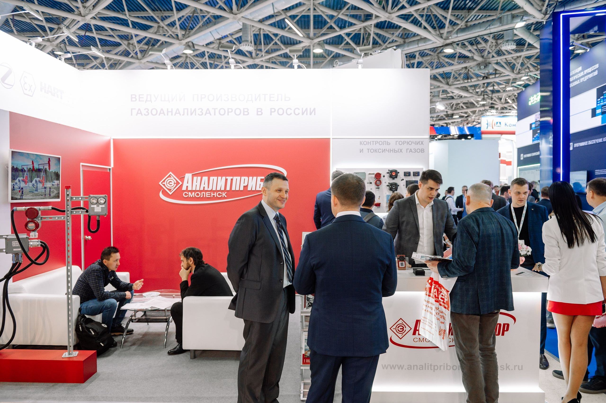 Аналитприбор на выставке Нефтегаз-24. Репортажный фотограф в Москве и по всему миру Степанова Юлия