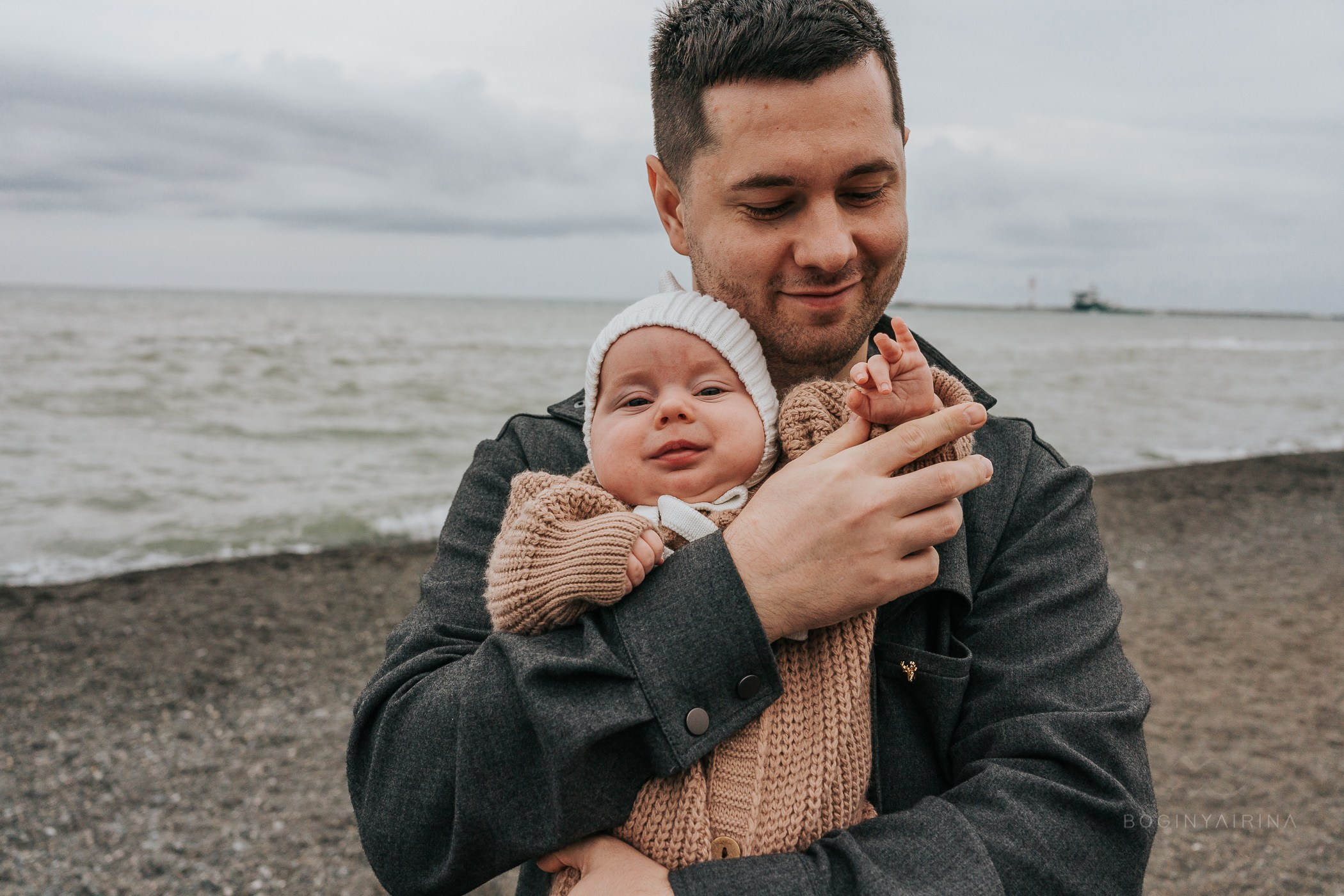 Семейная фотосессия прогулка на море. Фотограф на роды Москва. Фотограф новорожденных Москва