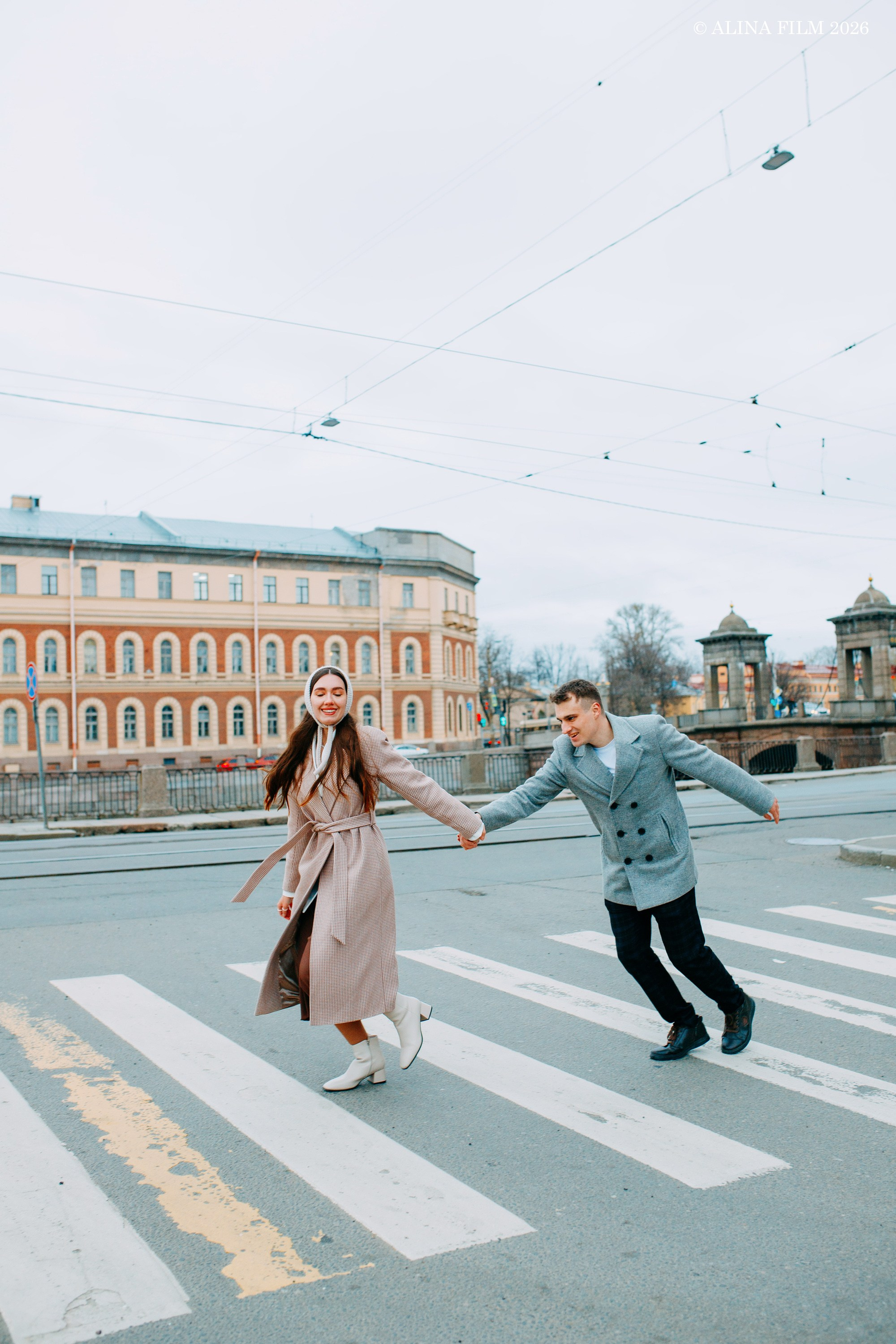 Фотосессия лавстори на Старо-Калинкином мосту. Фотограф в Санкт-Петербурге Alina Film