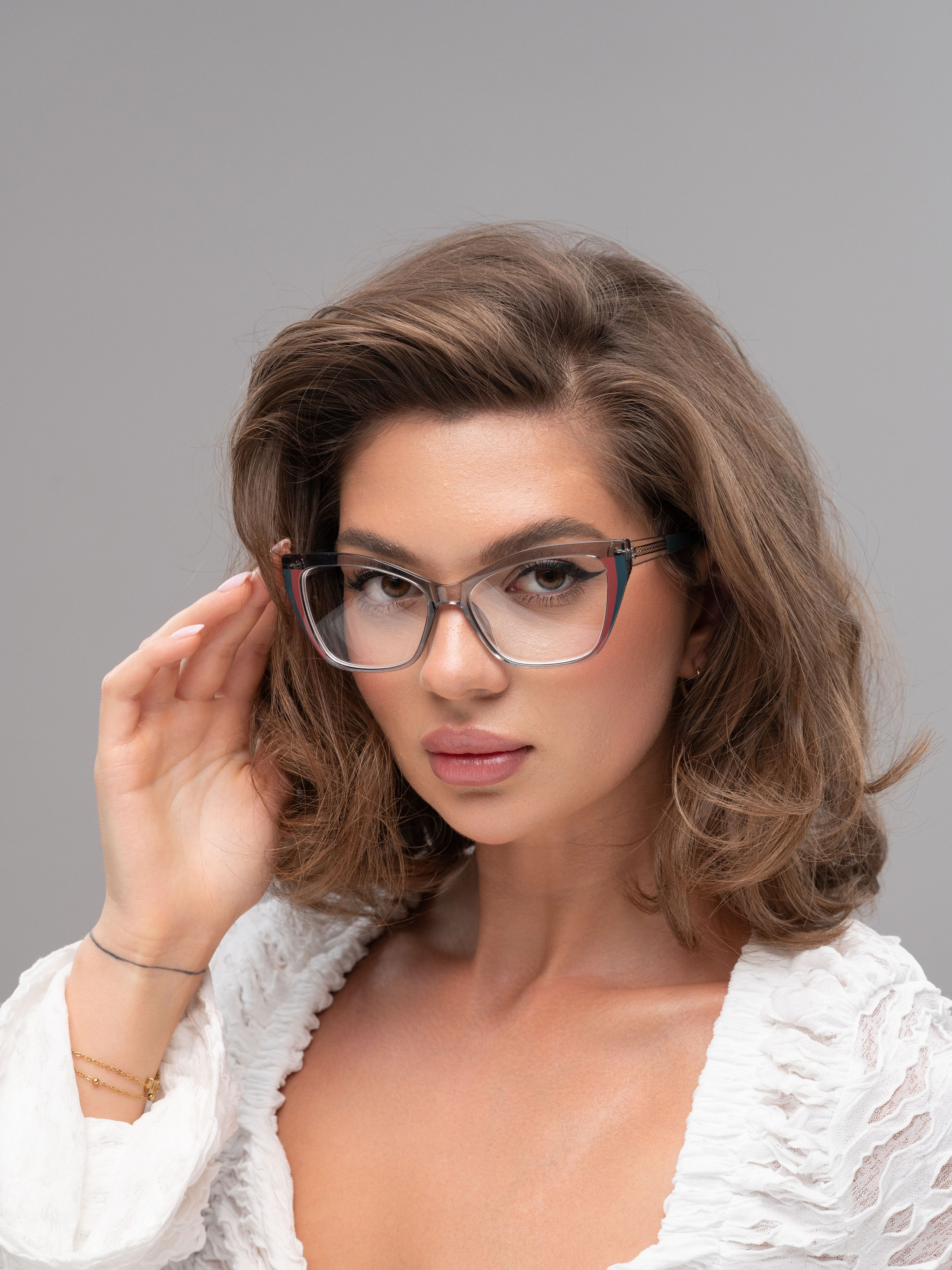 Каталог Девушки. Студия рекламной и предметной съемки товаров WELKO Studio