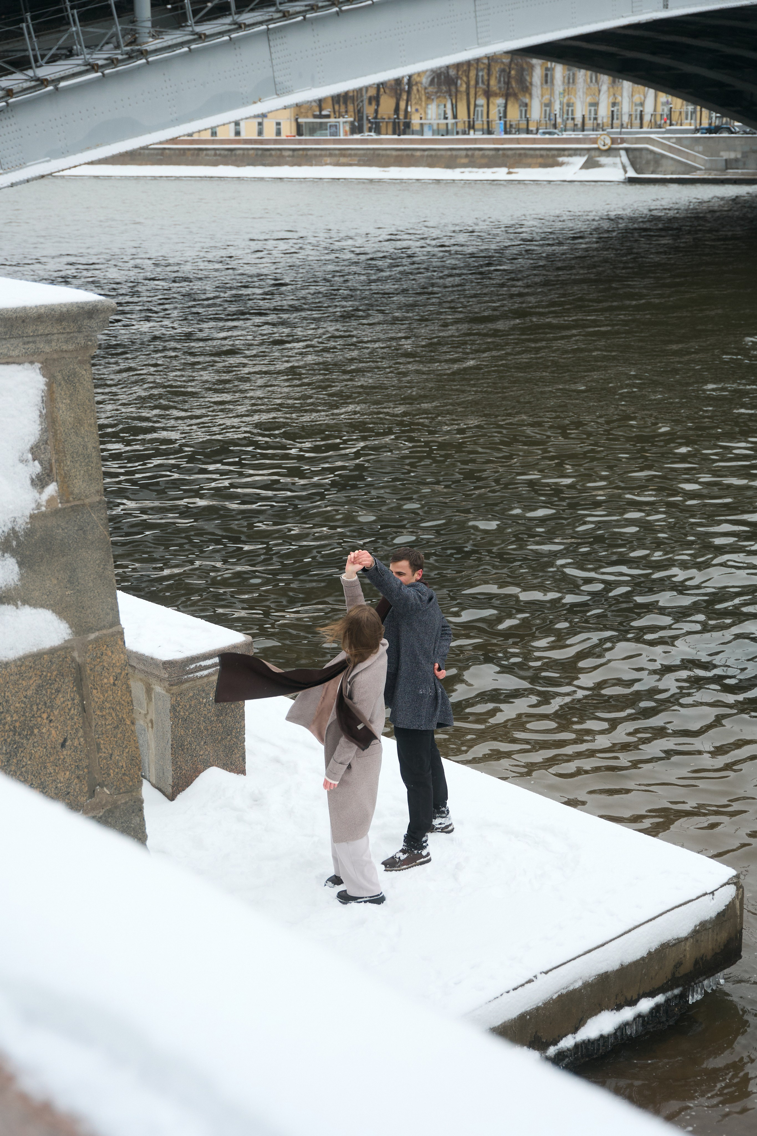 Любовь начинается с поцелуя. Minflo Photographer