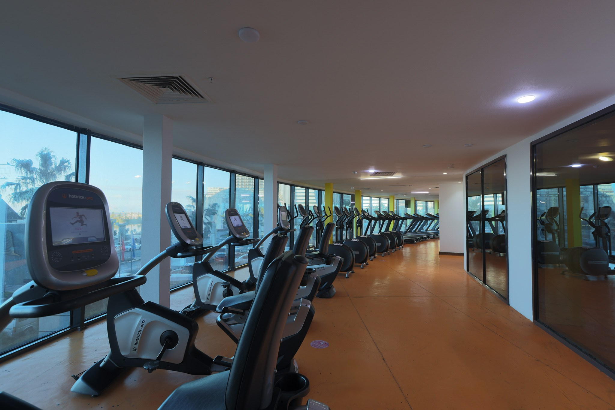 SKY TOWER (METRO CITY). Режиссёр, клипмейкер, фотограф — Андрей Охота