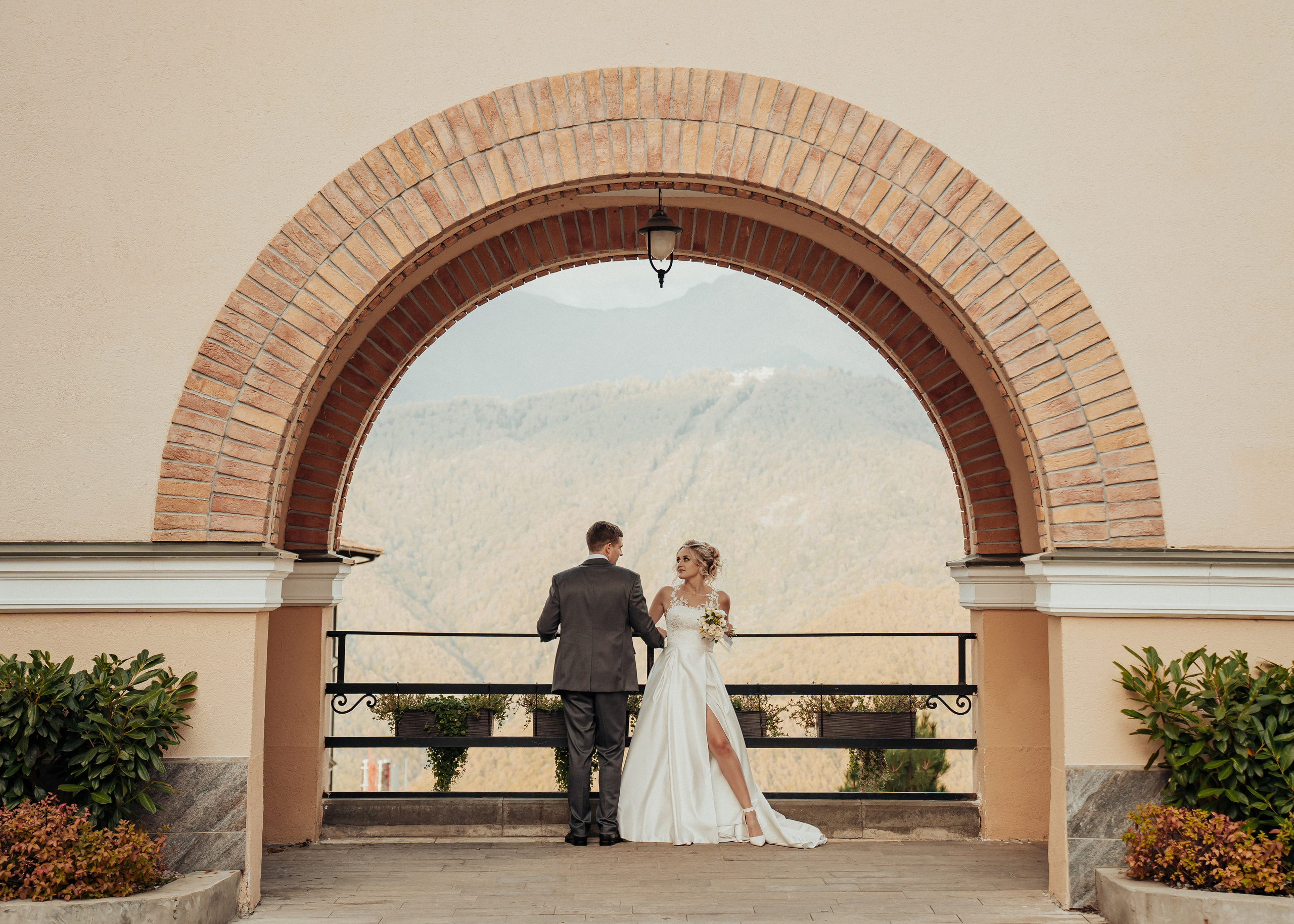 Свадебная фотосессия на море и в горах в Сочи. Алина Бернд — свадебный и индивидуальный фотограф в Сочи и Адлере