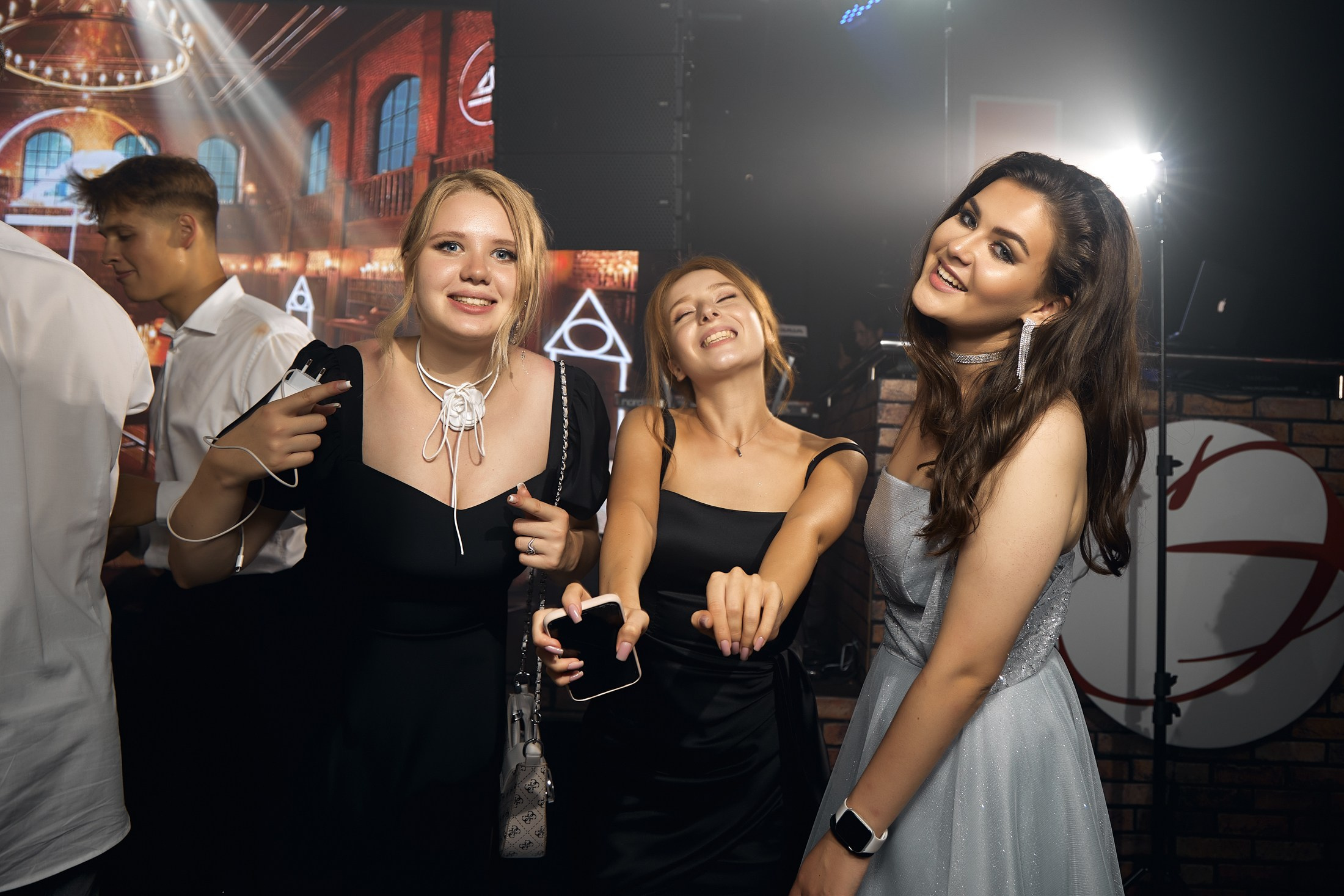 Фотограф на выпускной. Свадебный репортажный и фуд фотограф в Барнауле Гайфулин Виталий