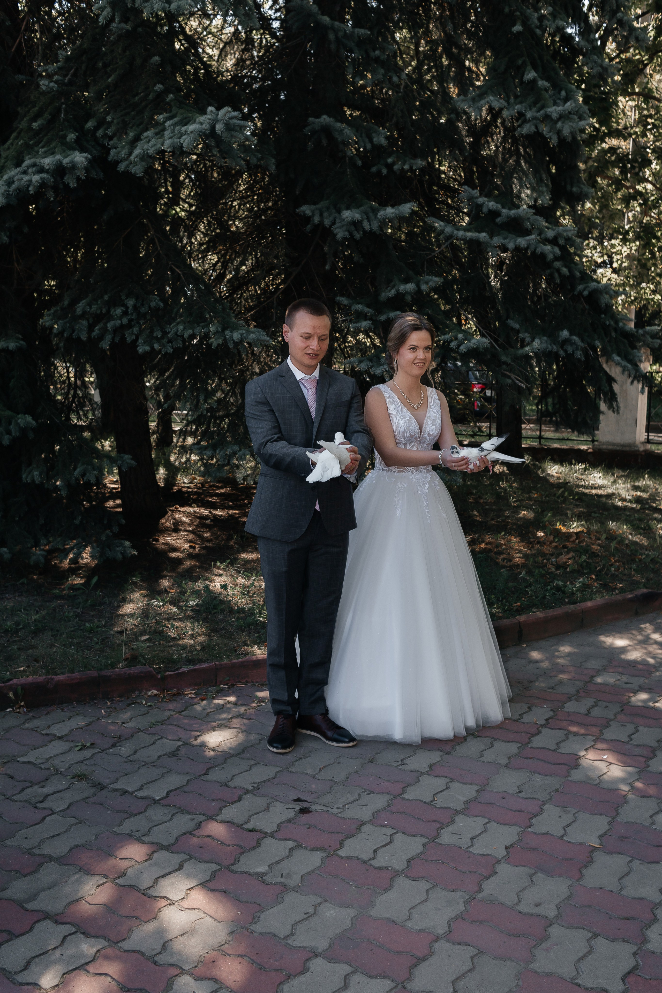 Свадебная прогулка двоих на Стрелке и в автозаводском Парке. И в фотостудии СОЛЬ в Автозаводском районе. Свадебный фотограф и фотограф Love-Store в Нижнем Новгороде Анастасия